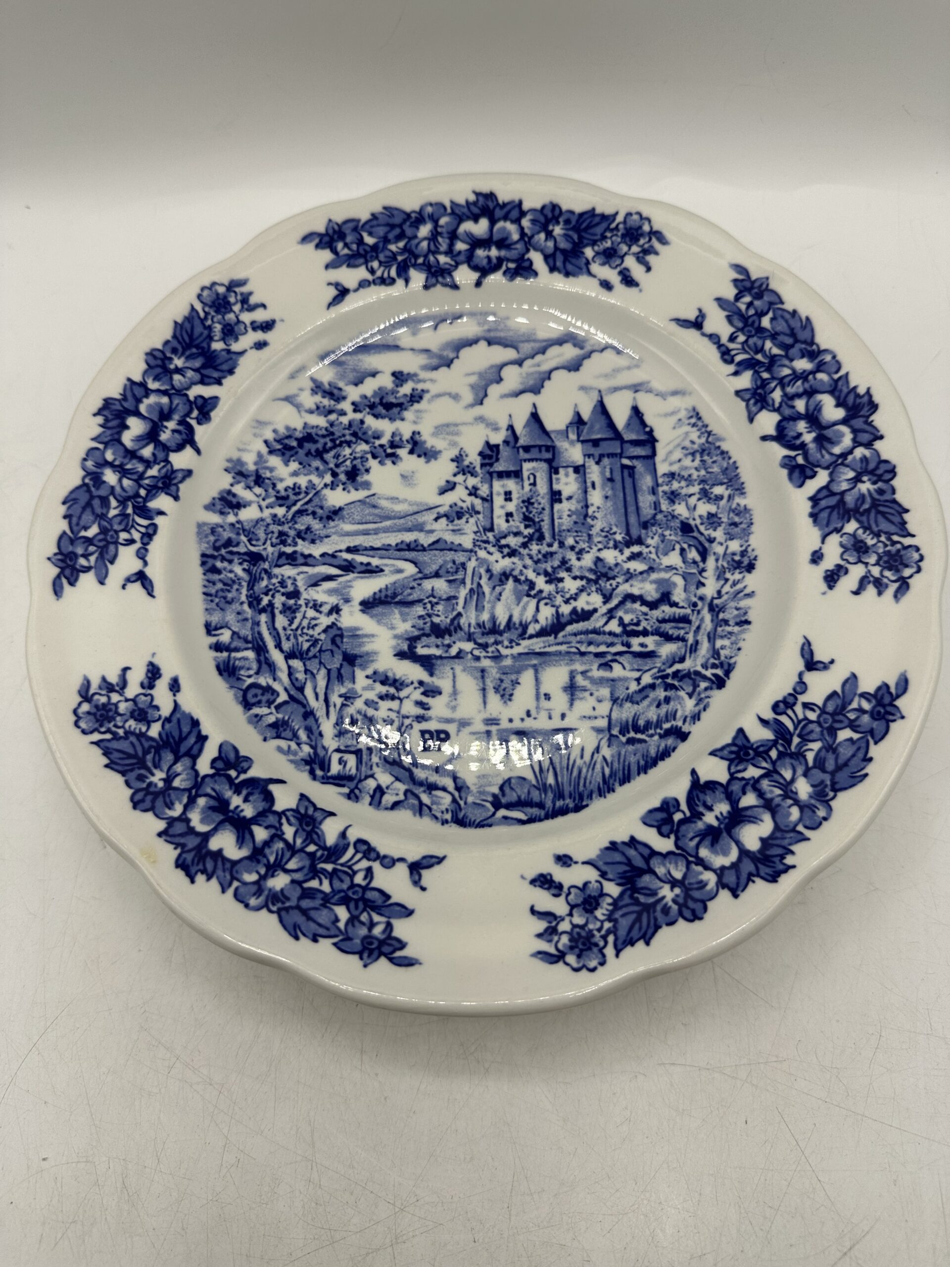 7 assiettes porcelaine Pyroblan bleu B.P – Image 9