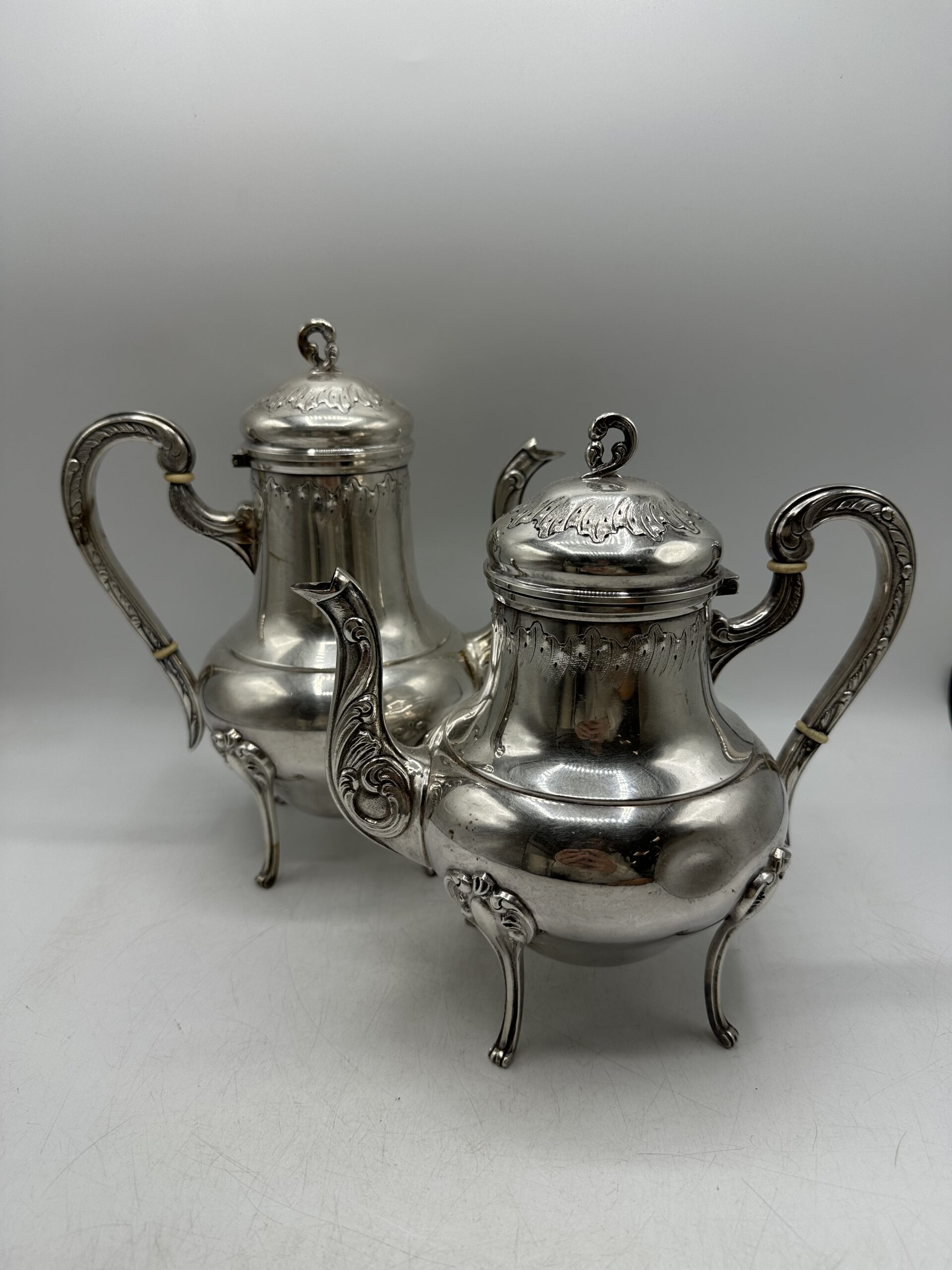 Duo théières anciennes métal argenté – Image 2