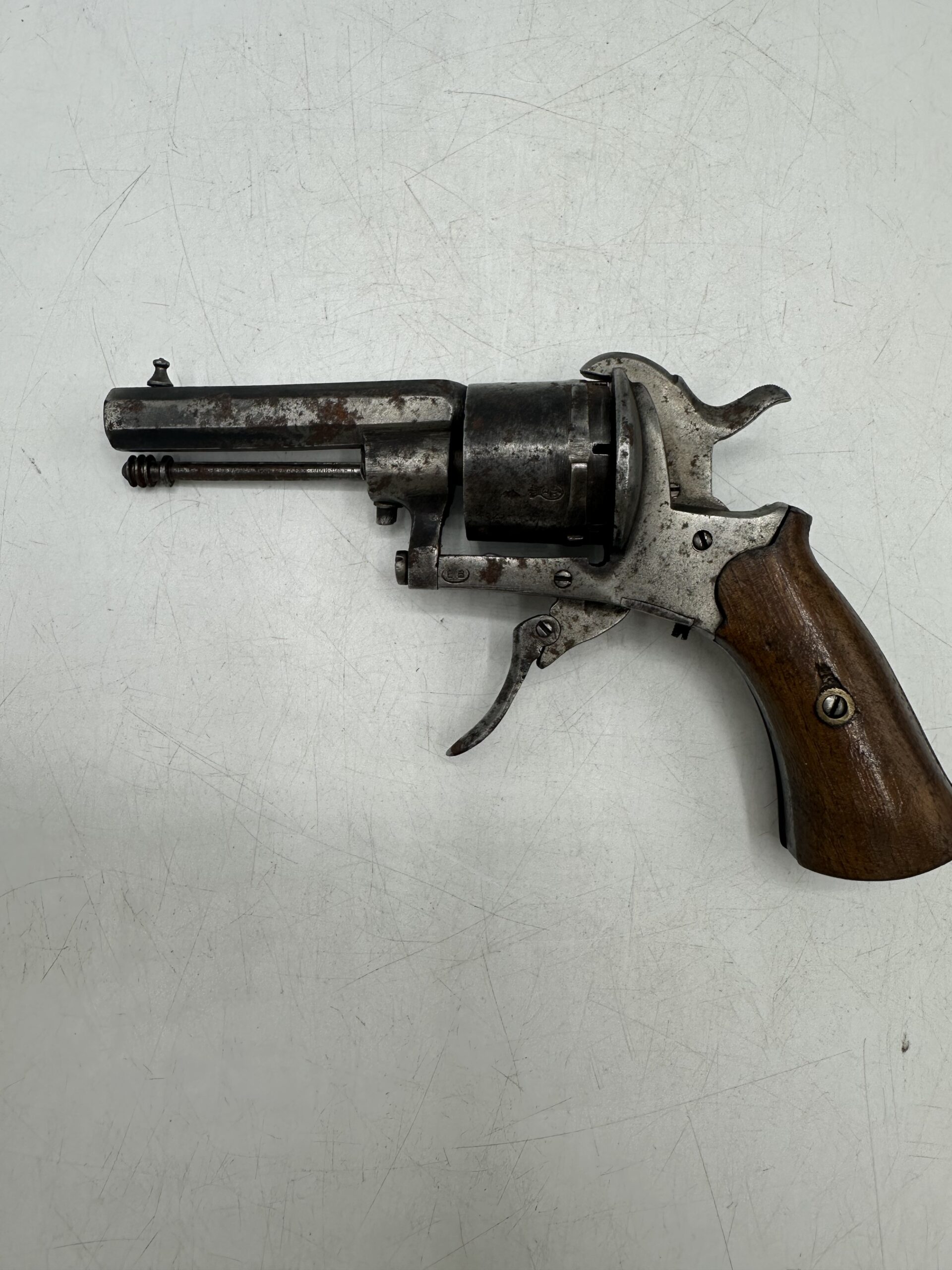 Ancien revolver à broche ELG – Image 7