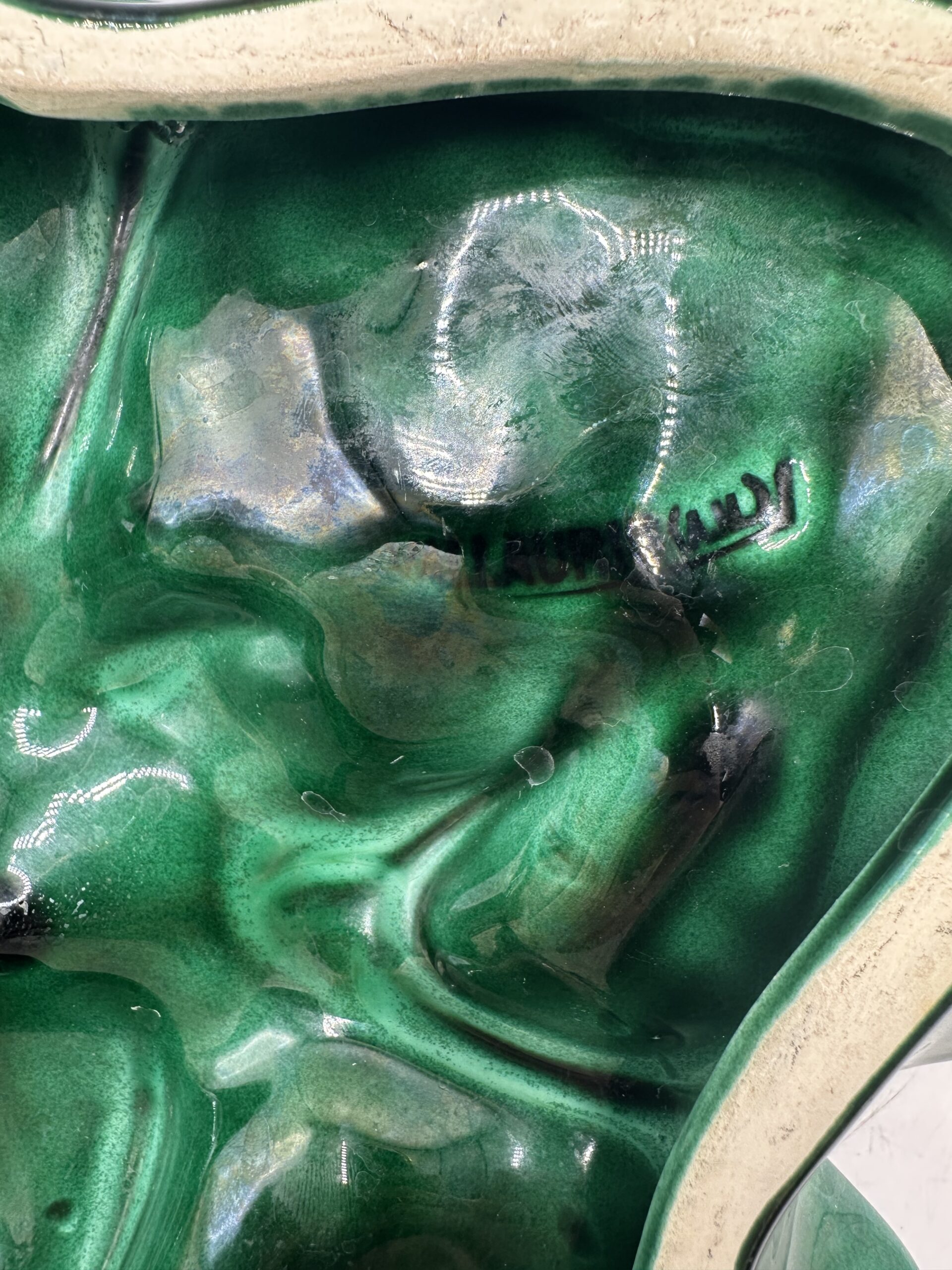 Plat vintage en barbotine Vallauris – Image 8