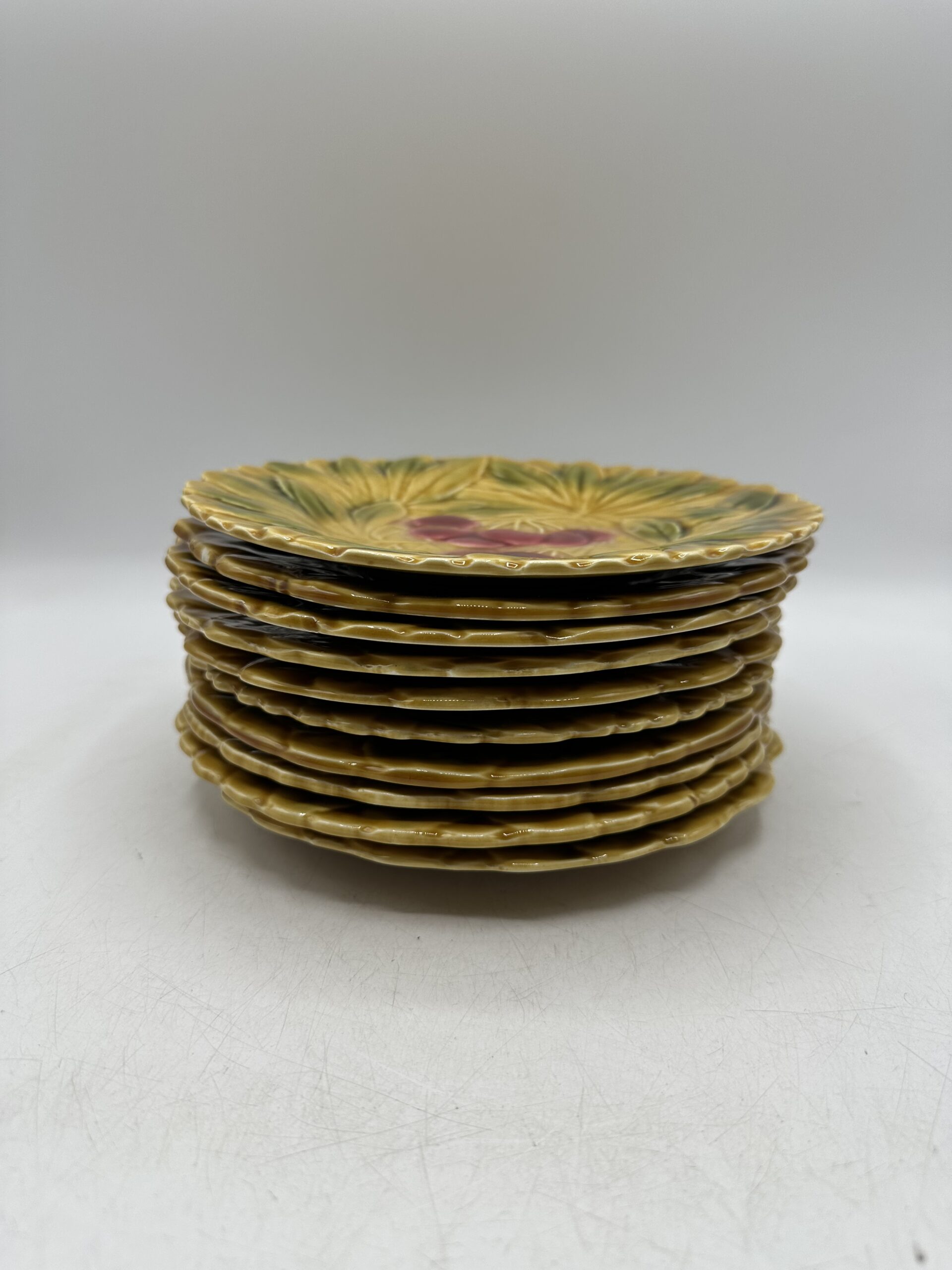 10 assiettes barbotine Sarreguemines – Image 18