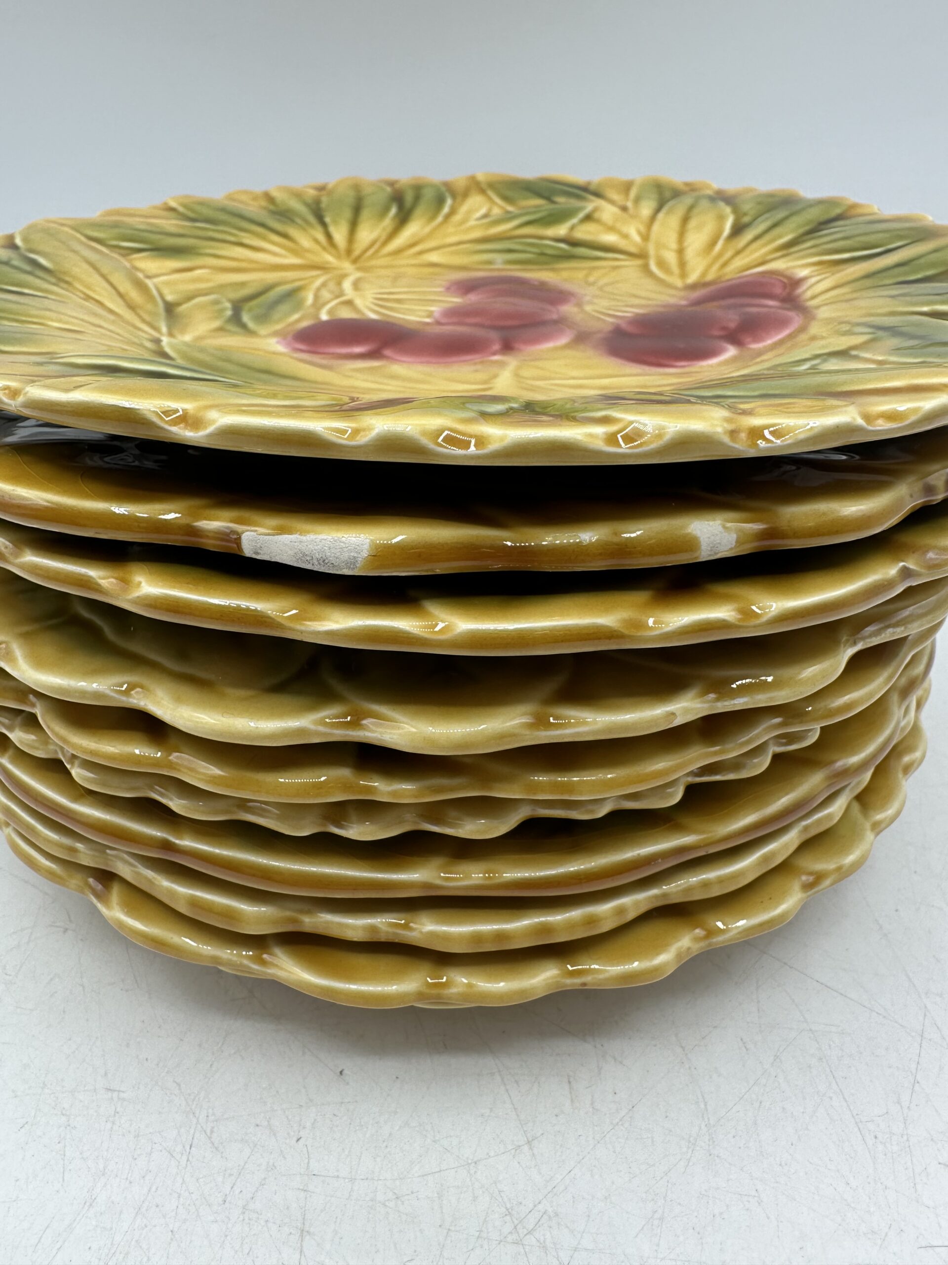 10 assiettes barbotine Sarreguemines – Image 16