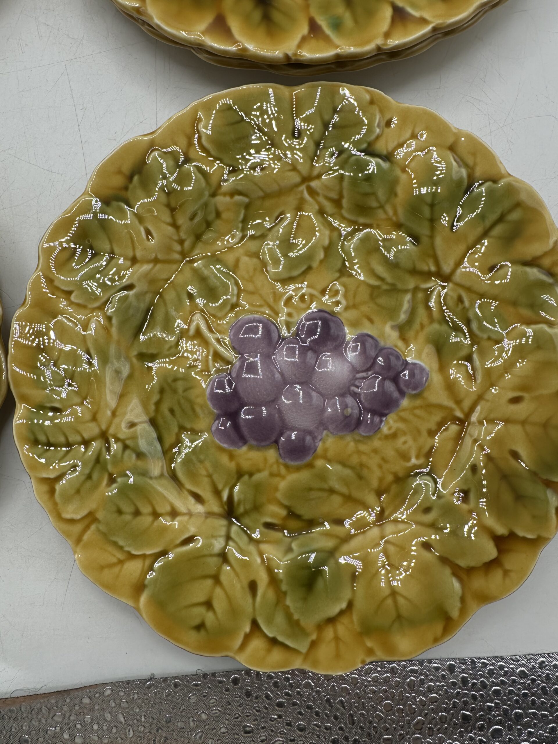 10 assiettes barbotine Sarreguemines – Image 13