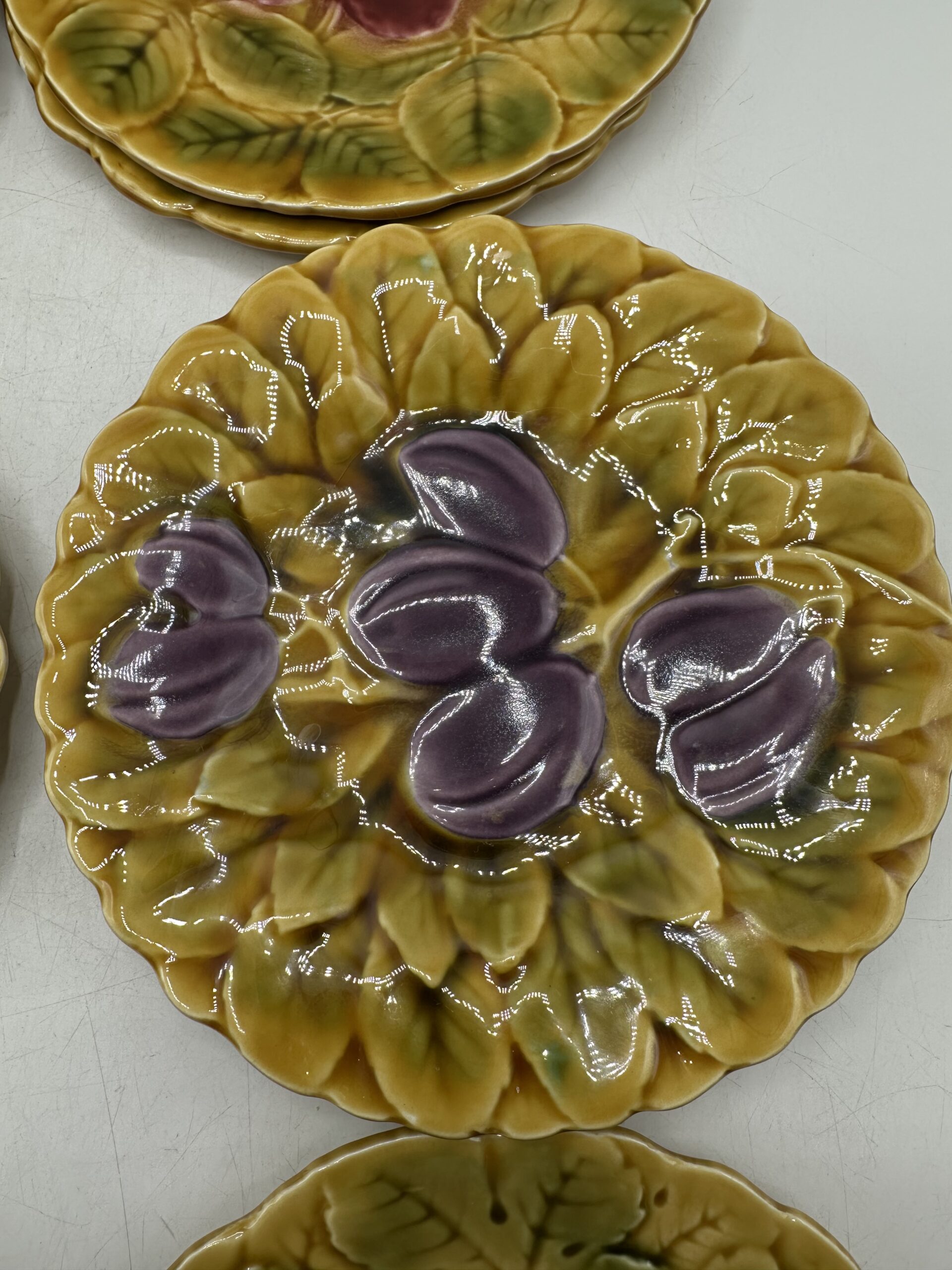 10 assiettes barbotine Sarreguemines – Image 12