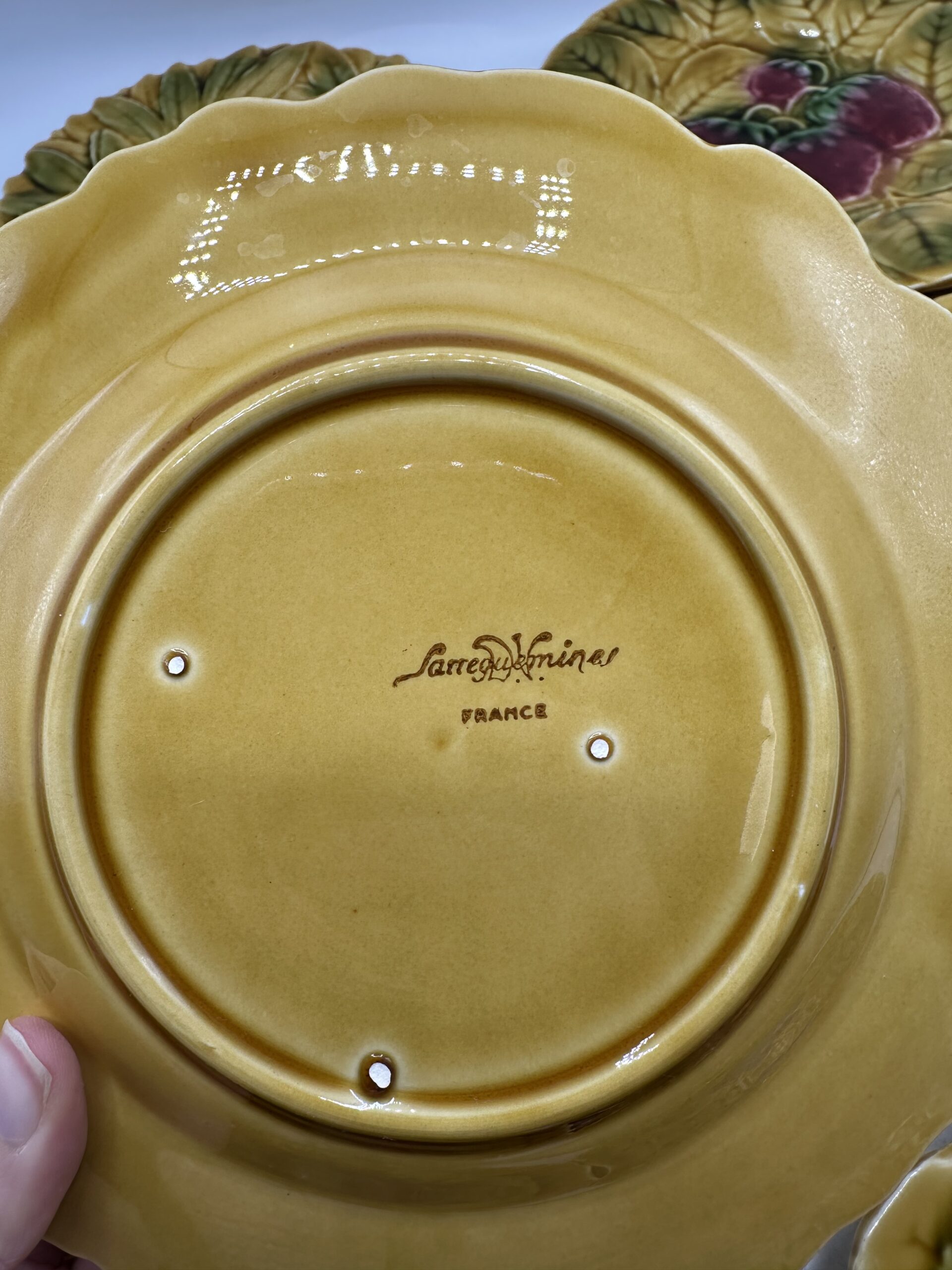 10 assiettes barbotine Sarreguemines – Image 8