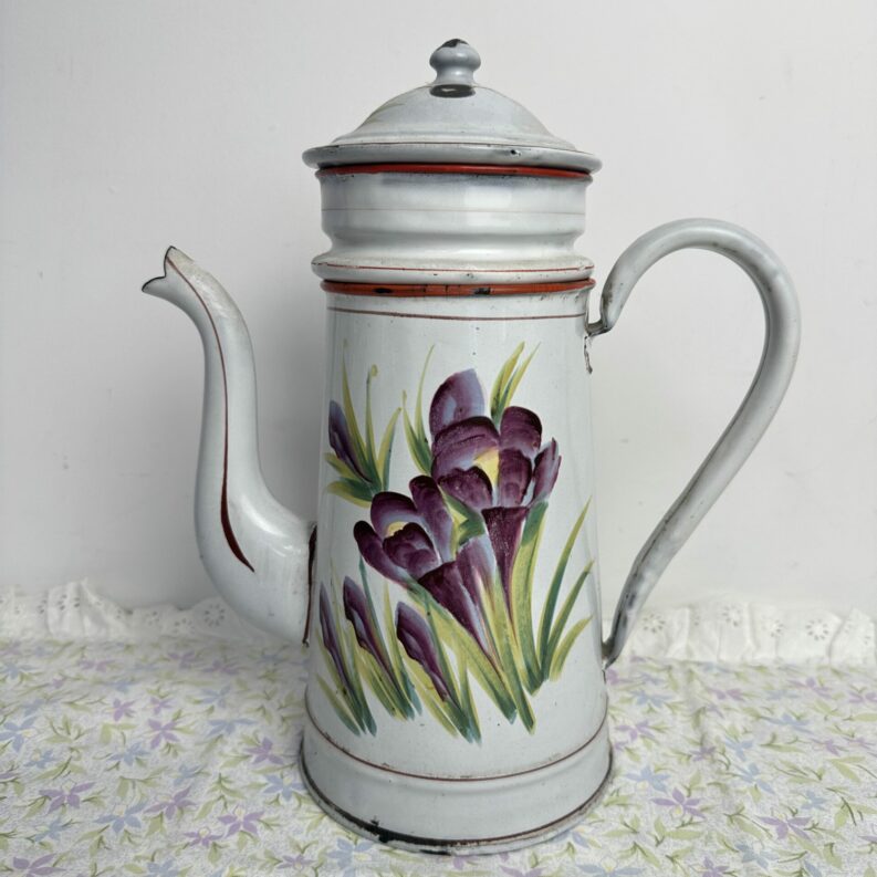 Ancienne cafetière émaillée fleurie