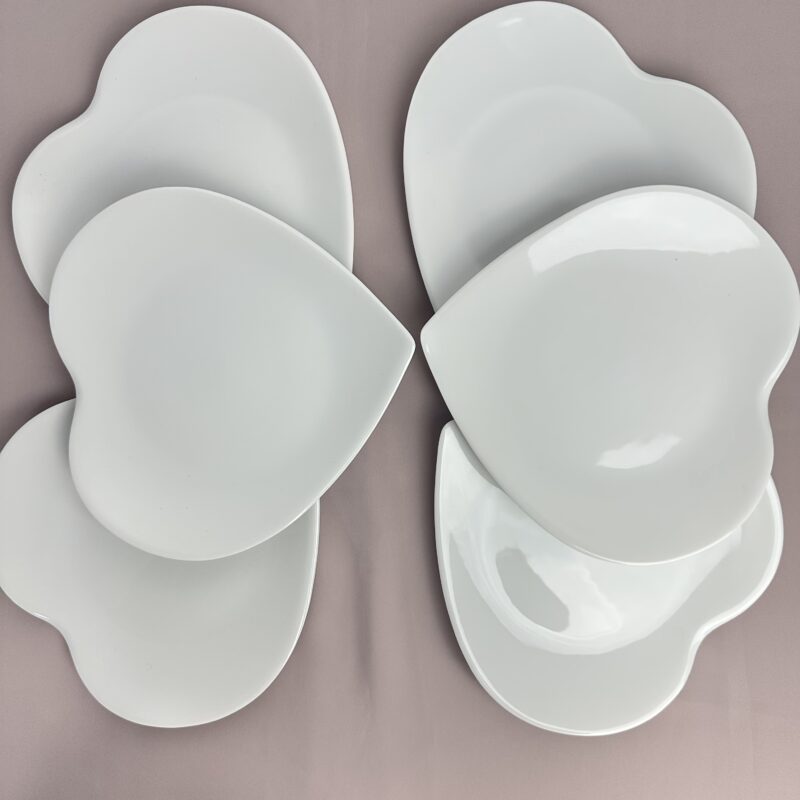 6 assiettes coeur porcelaine de Limoges