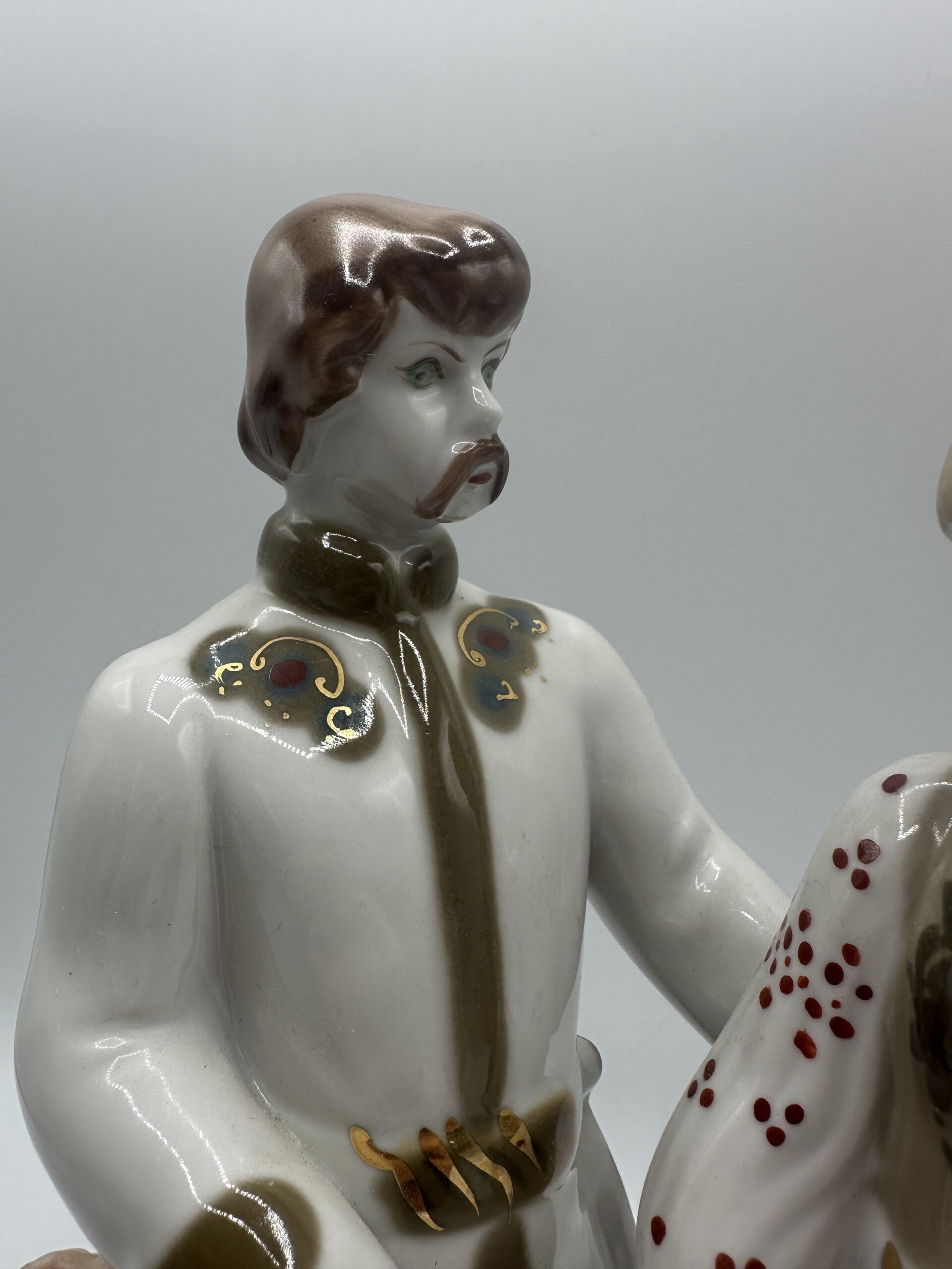 Ancienne figurine en porcelaine traditionnelle – Image 4