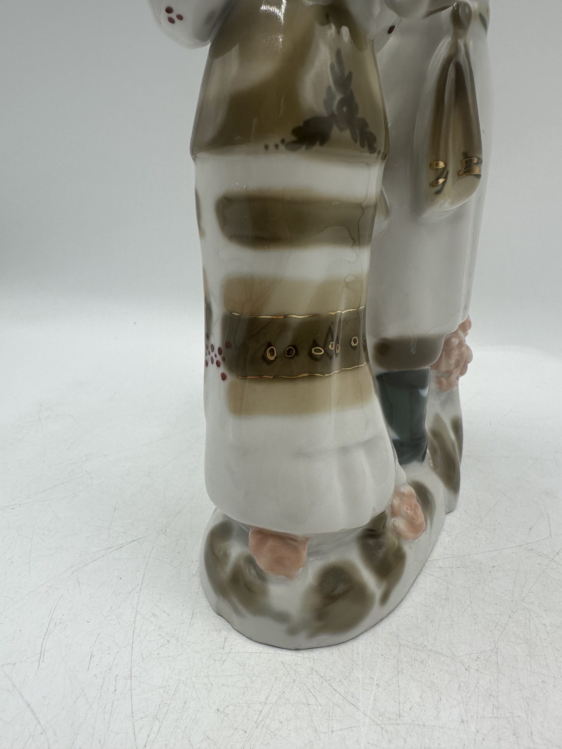 Ancienne figurine en porcelaine traditionnelle – Image 8