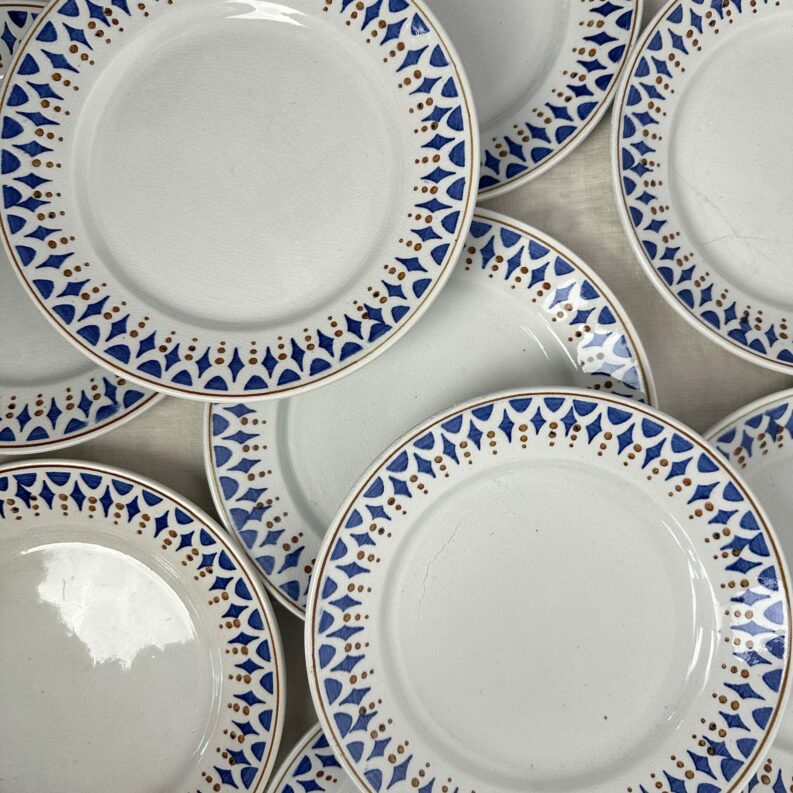 11 assiettes à dessert KG Lunéville