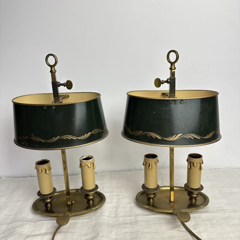 Duo d’anciennes lampes bouillottes en laiton