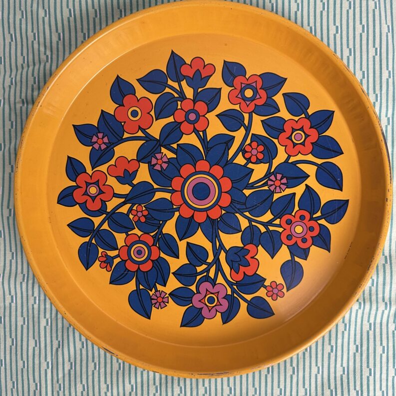 Plateau en métal vintage années 70