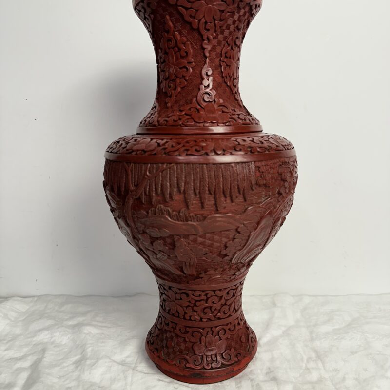 Ancien vase chinois laque cinabre