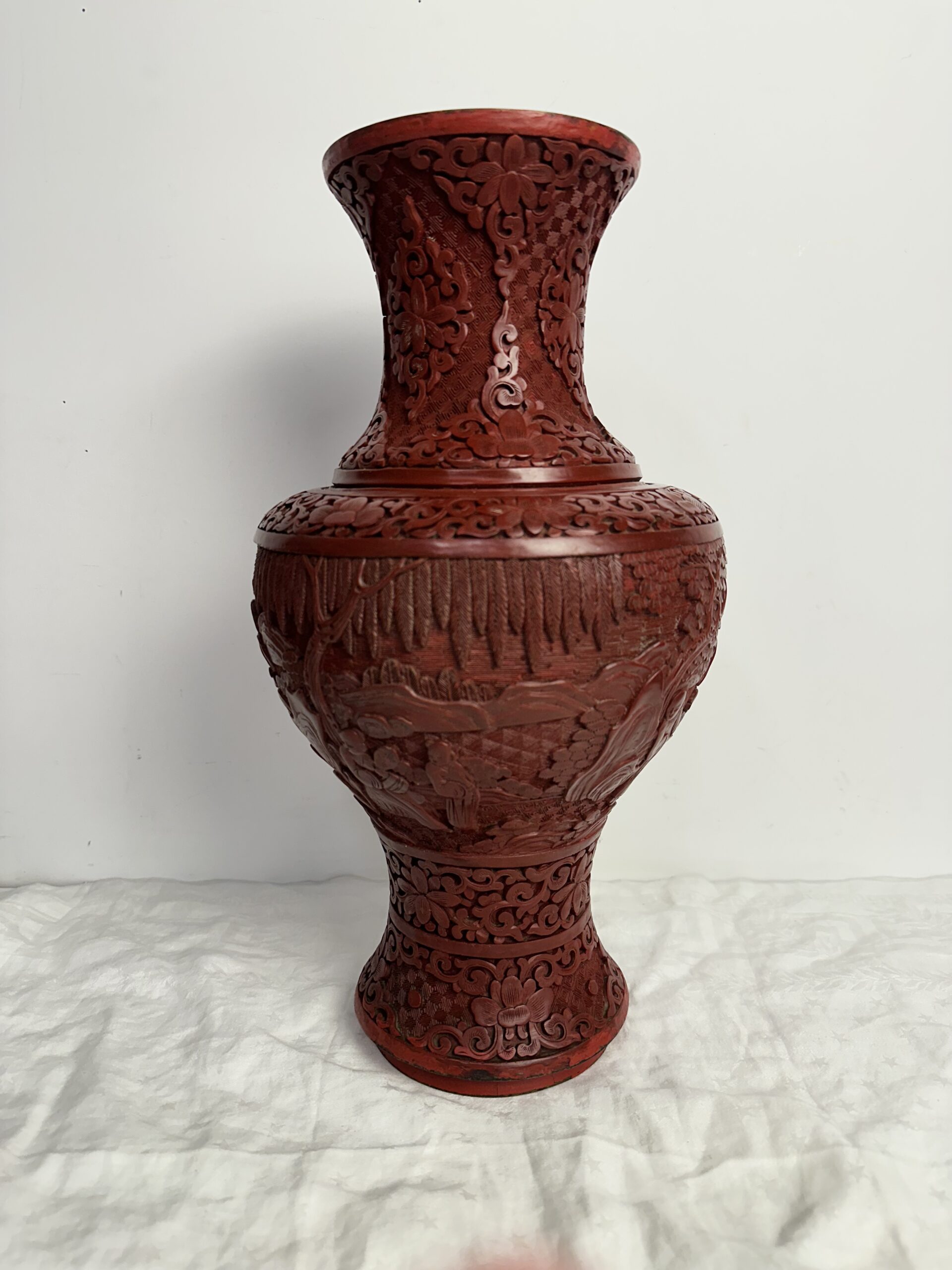 Ancien vase chinois laque cinabre