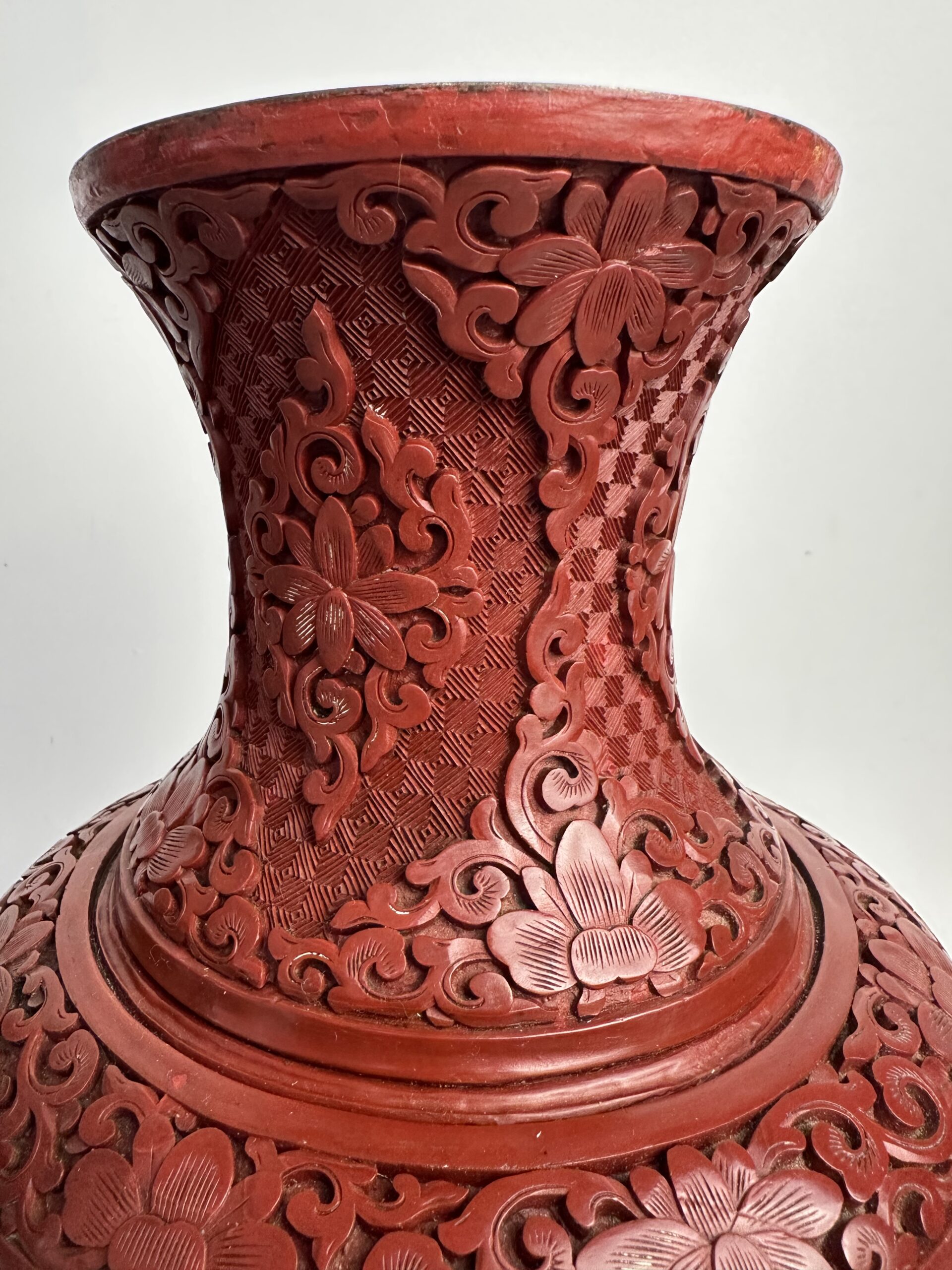 Ancien vase chinois laque cinabre – Image 3
