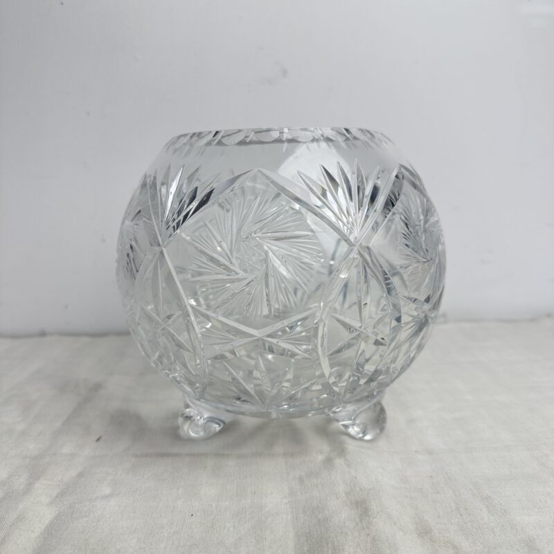 Vase boule en cristal taillé
