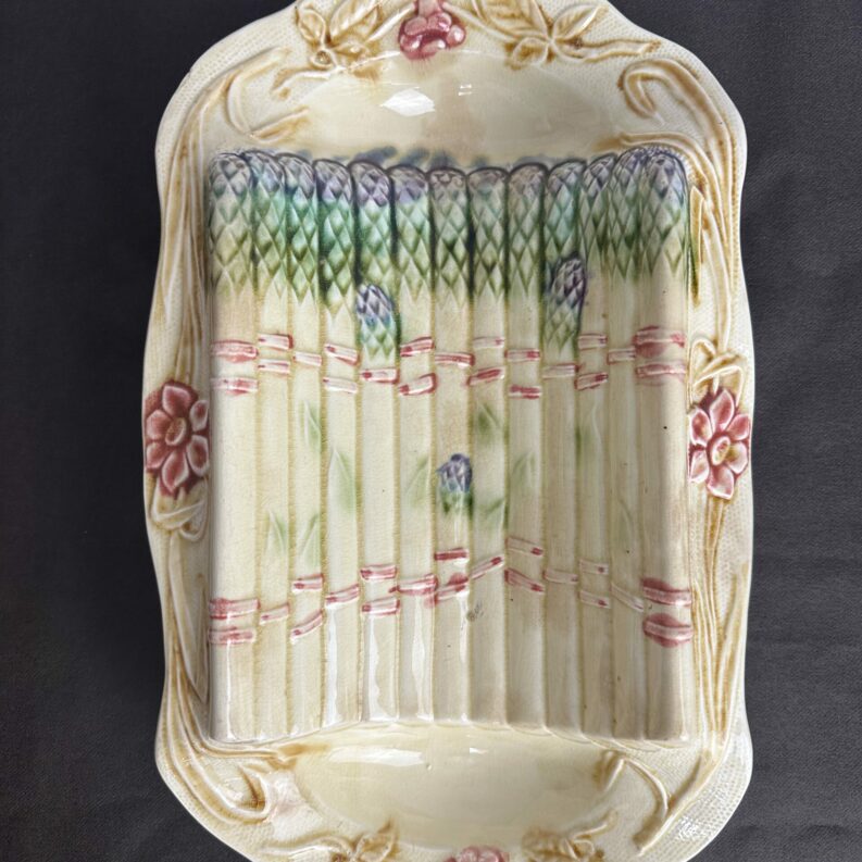 Ancien plat à asperges barbotine