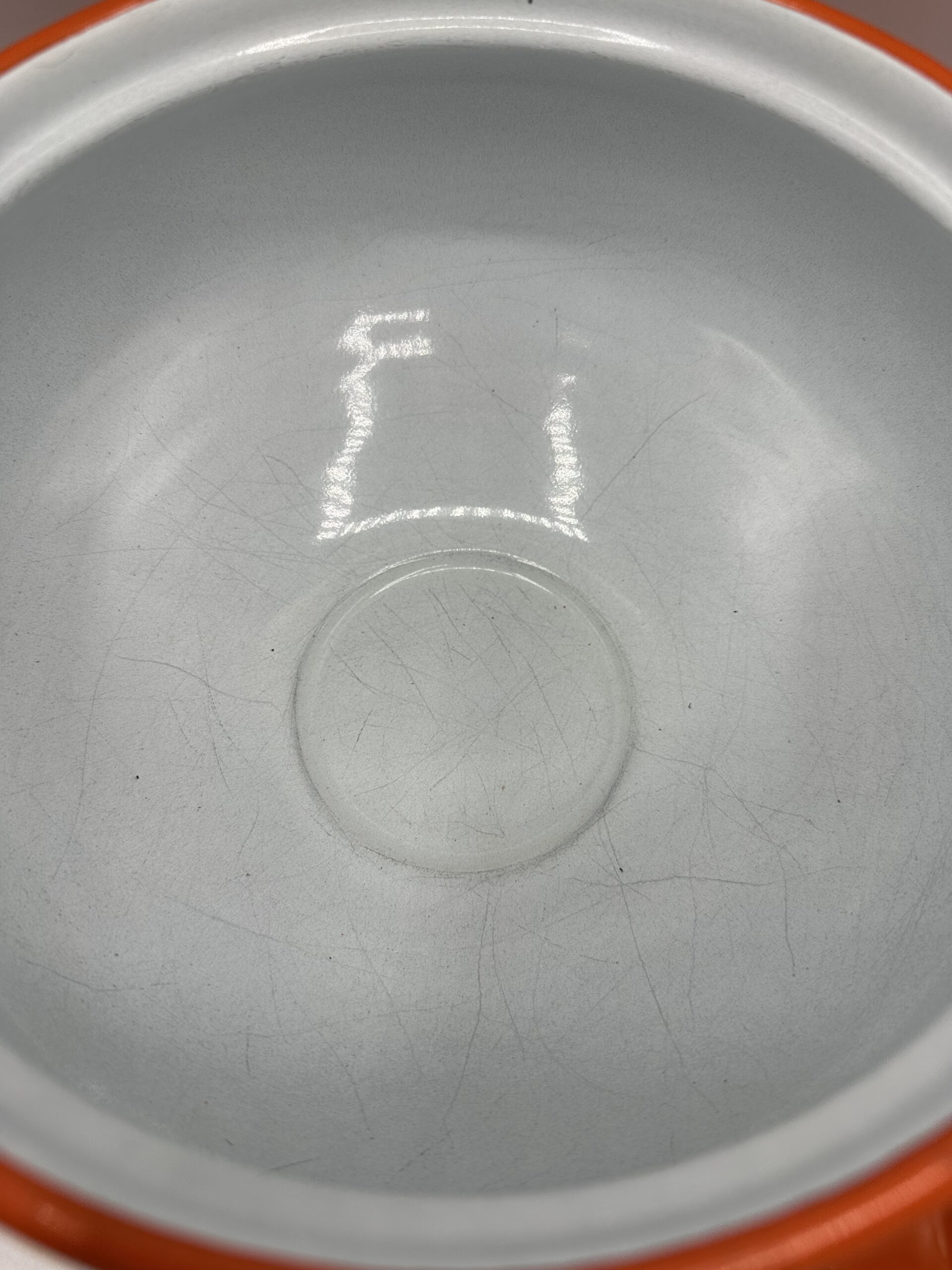 Soupière émaillée orange vintage – Image 9