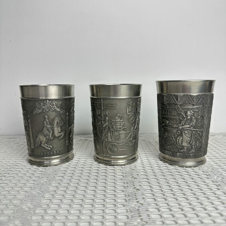 3 anciennes timbales en étain Roders Pewter Zinn