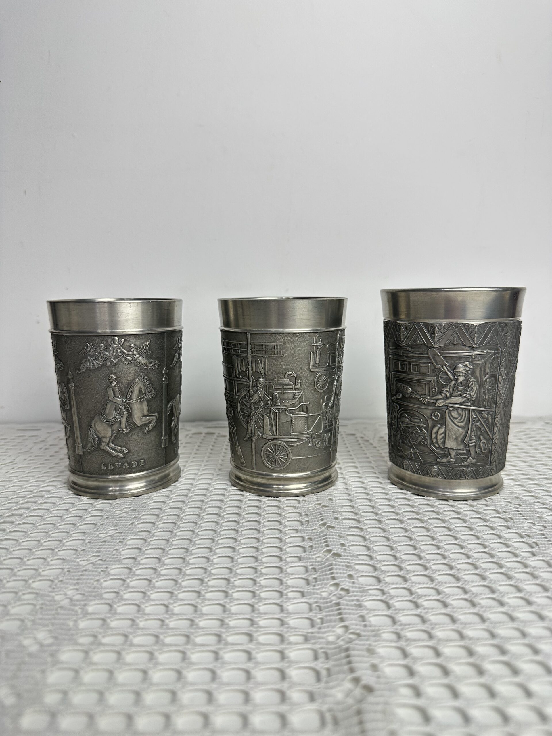 3 anciennes timbales en étain Roders Pewter Zinn