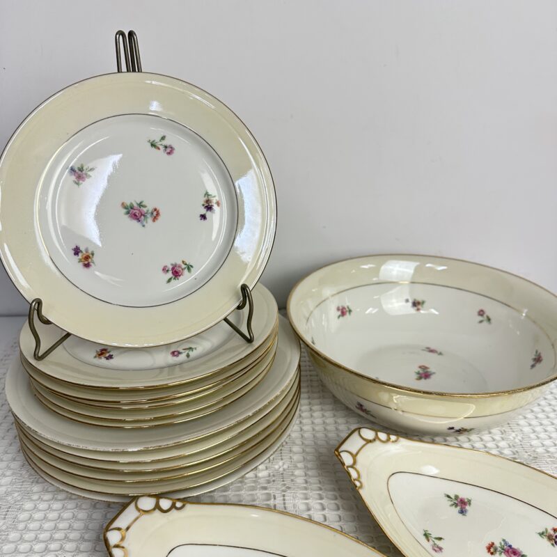 Service en porcelaine de Limoges 13 pièces