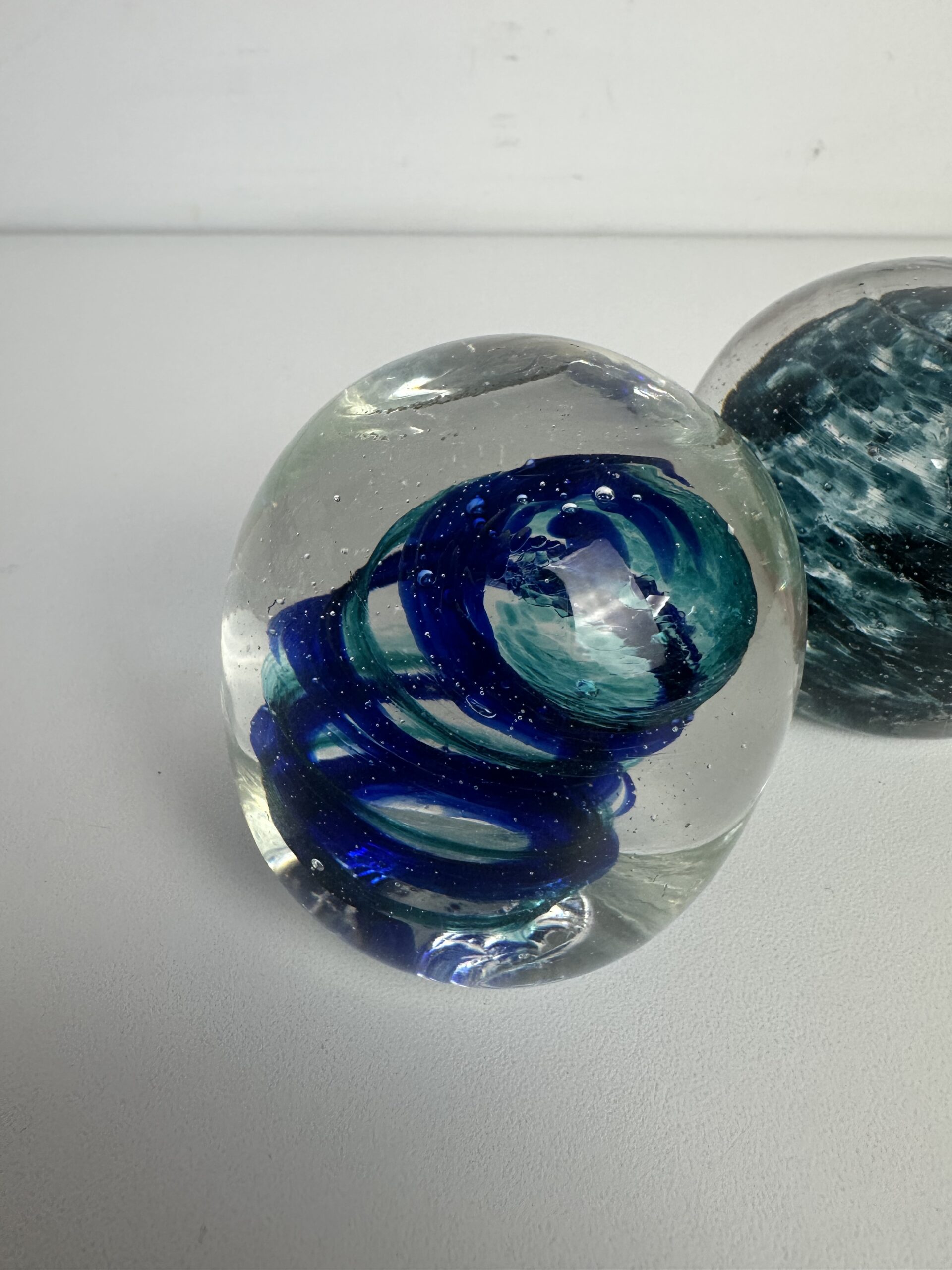 Duo de presse-papier cristal JAS – Image 3