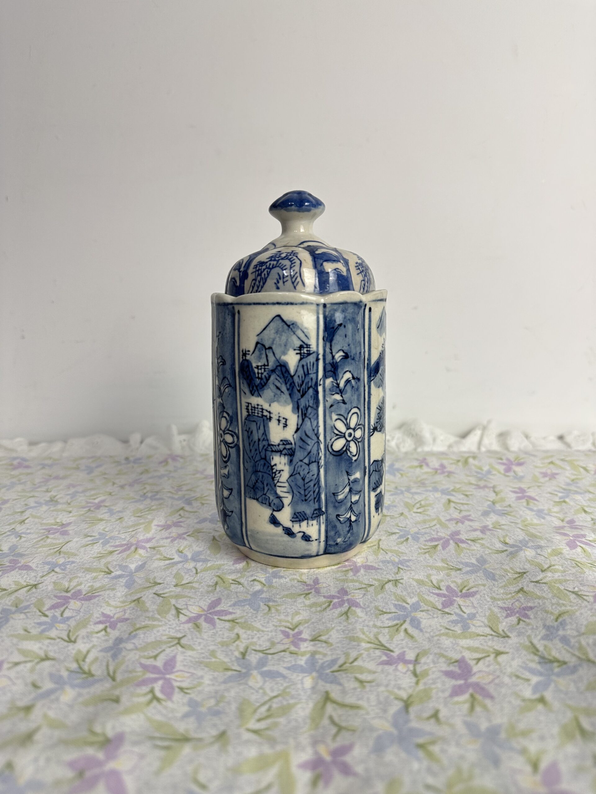 Ancien pot chinois en céramique