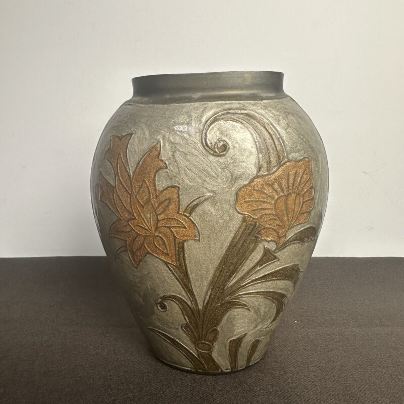 Petit vase ancien en laiton