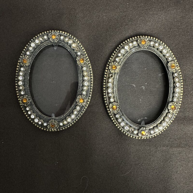 Duo de petits cadres anciens en métal