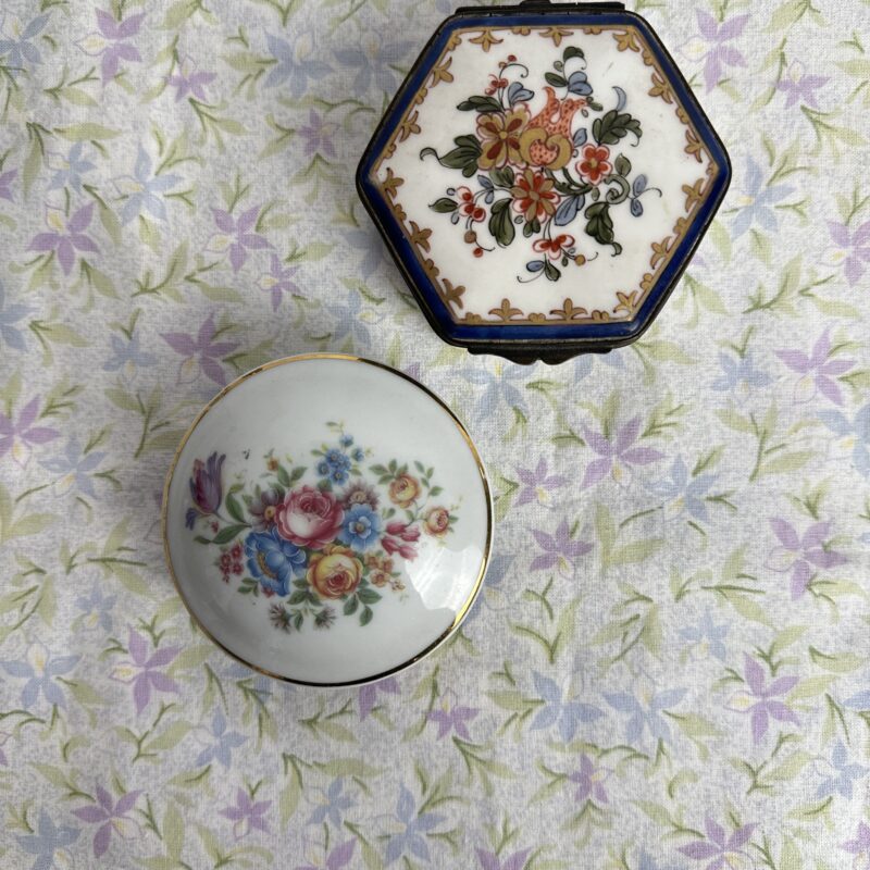 Duo de boites en porcelaines anciennes