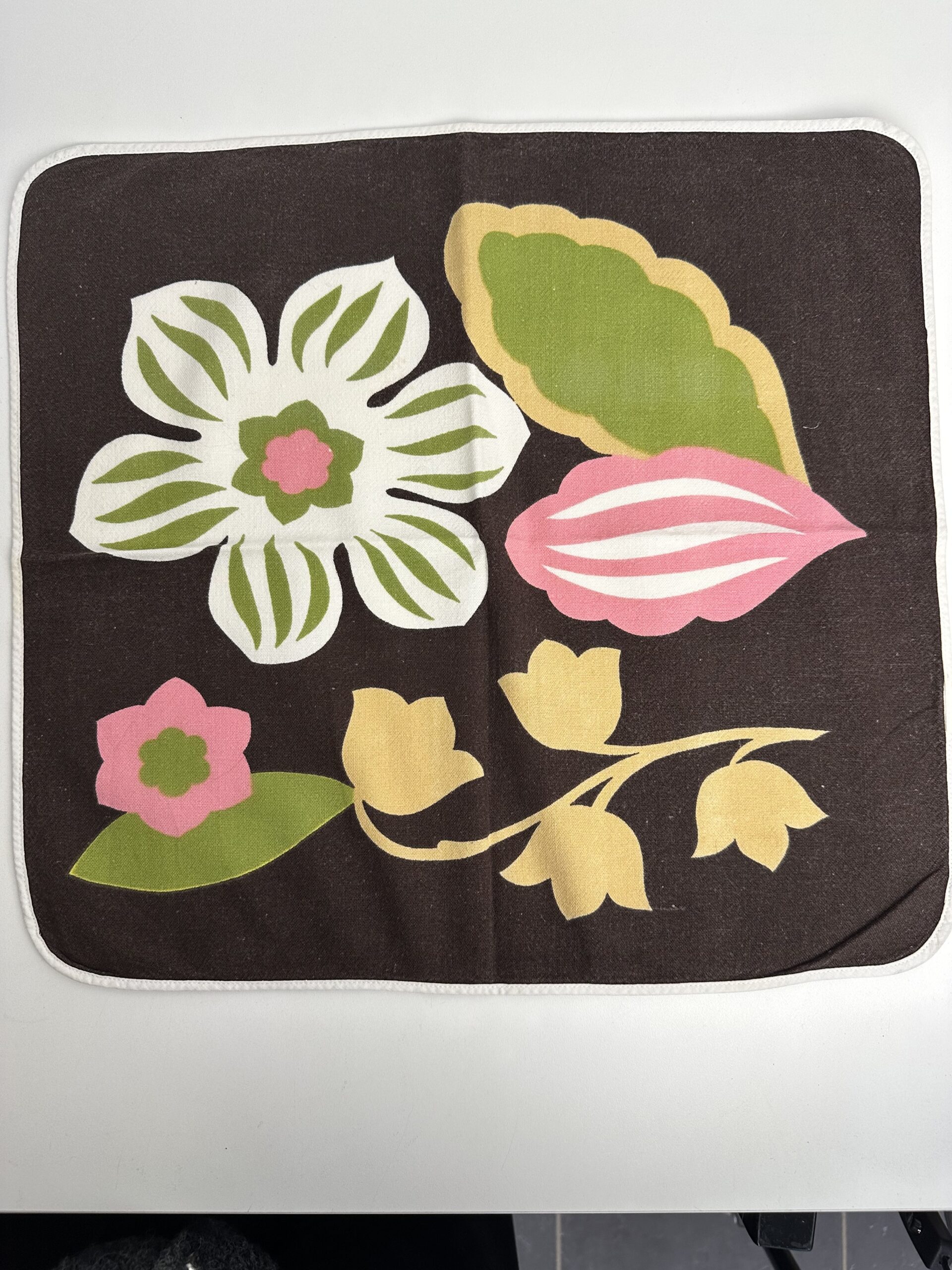 Carré de tissu vintage motif floral – Image 3