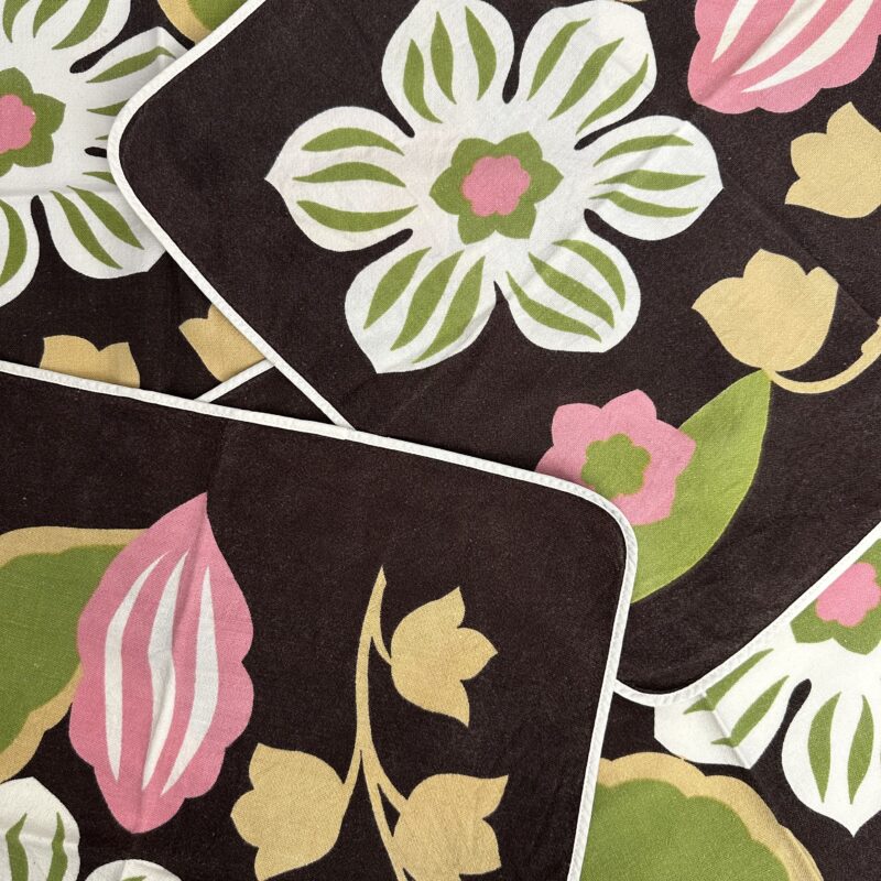 Carré de tissu vintage motif floral