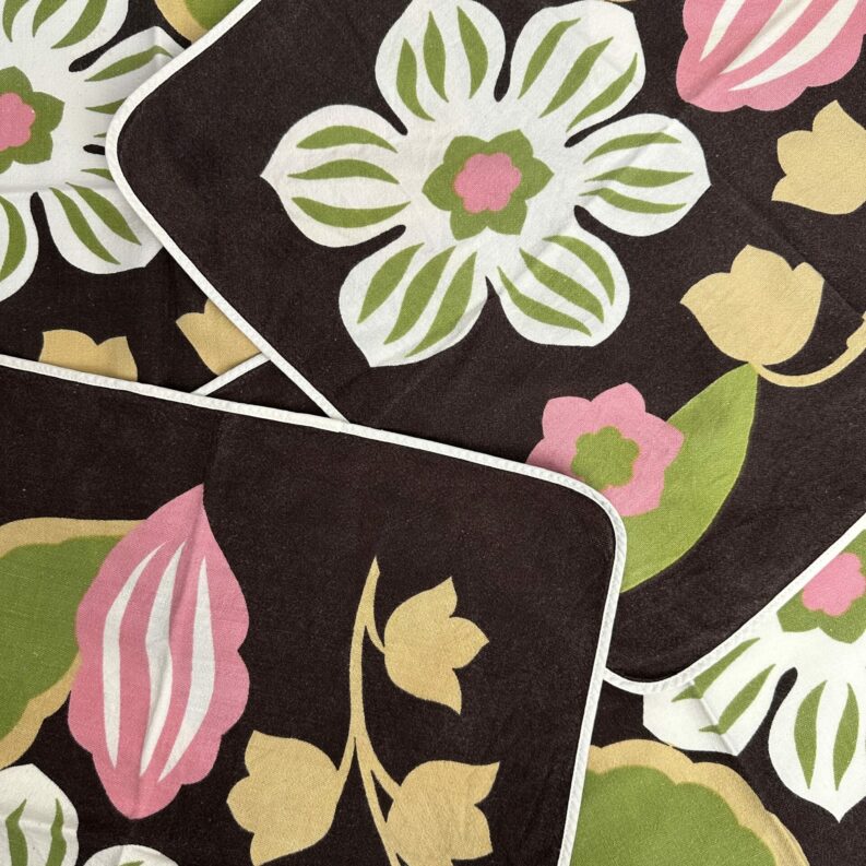 Carré de tissu vintage motif floral