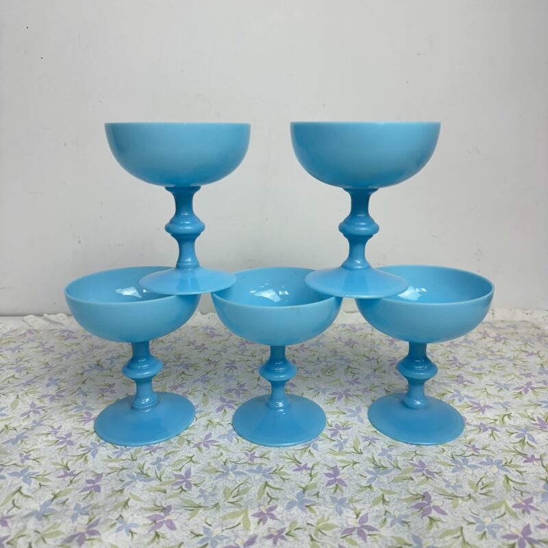 Coupes en opaline bleu turquoise