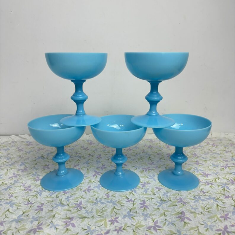 Coupes en opaline bleu turquoise