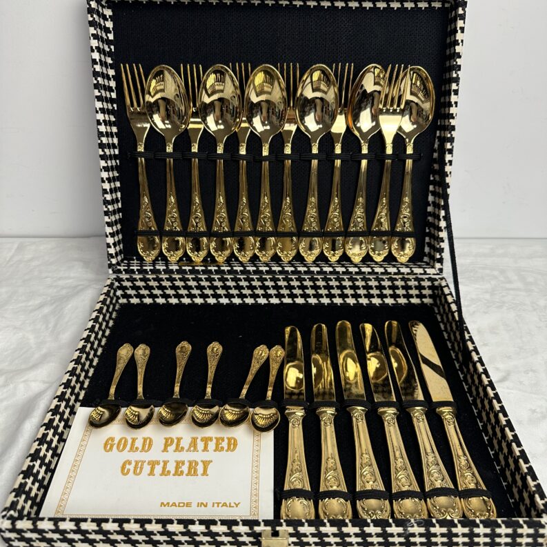 Ménagère dorée 24 couverts Italy