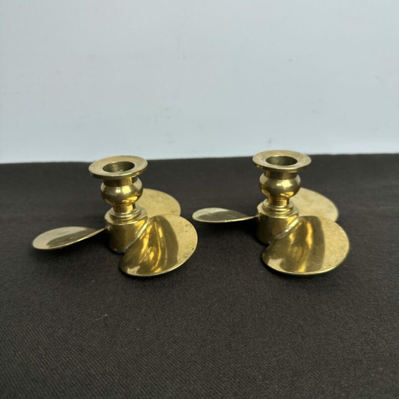 Duo de bougeoirs anciens laiton