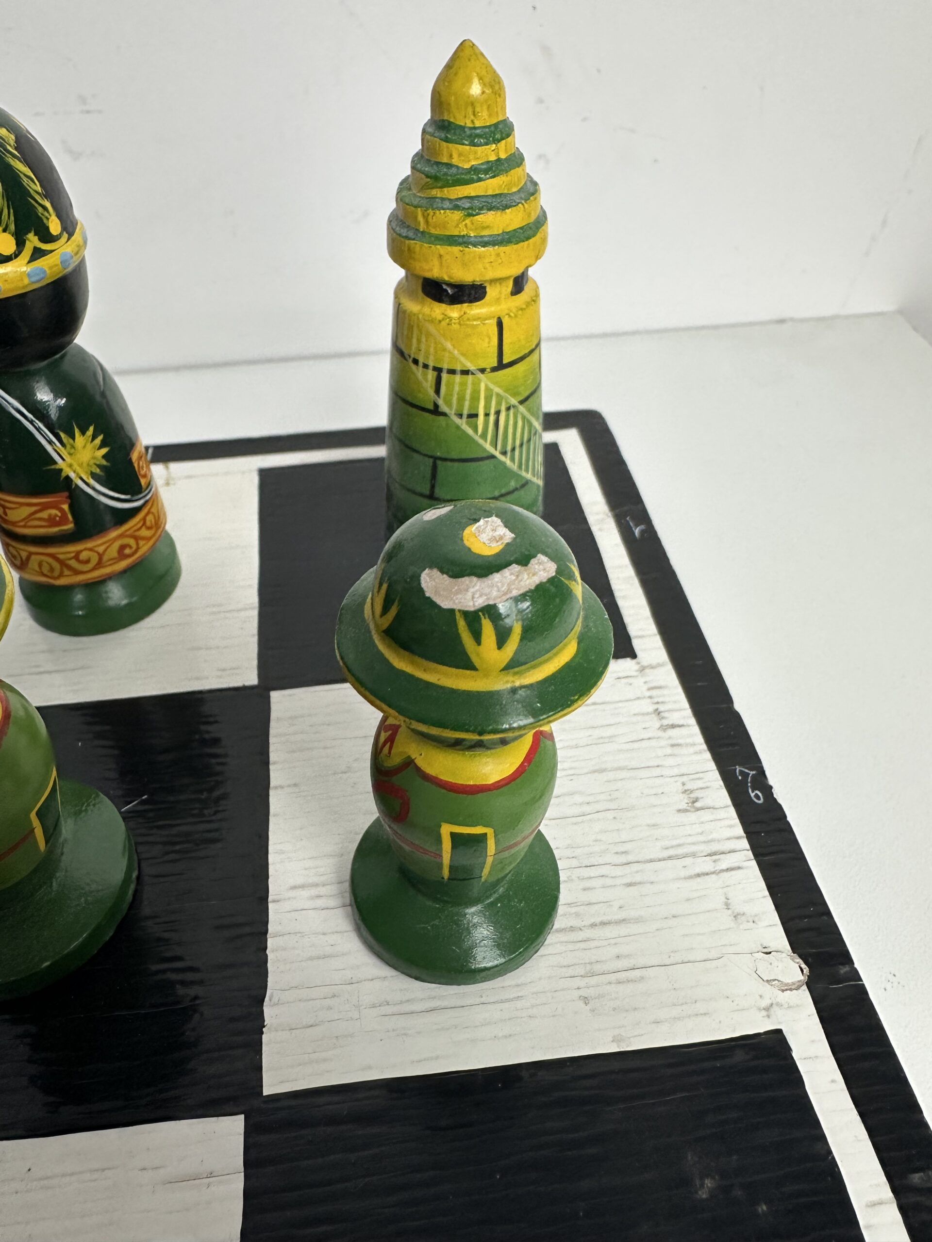 Jeu d’échecs ancien artisanal en bois – Image 8