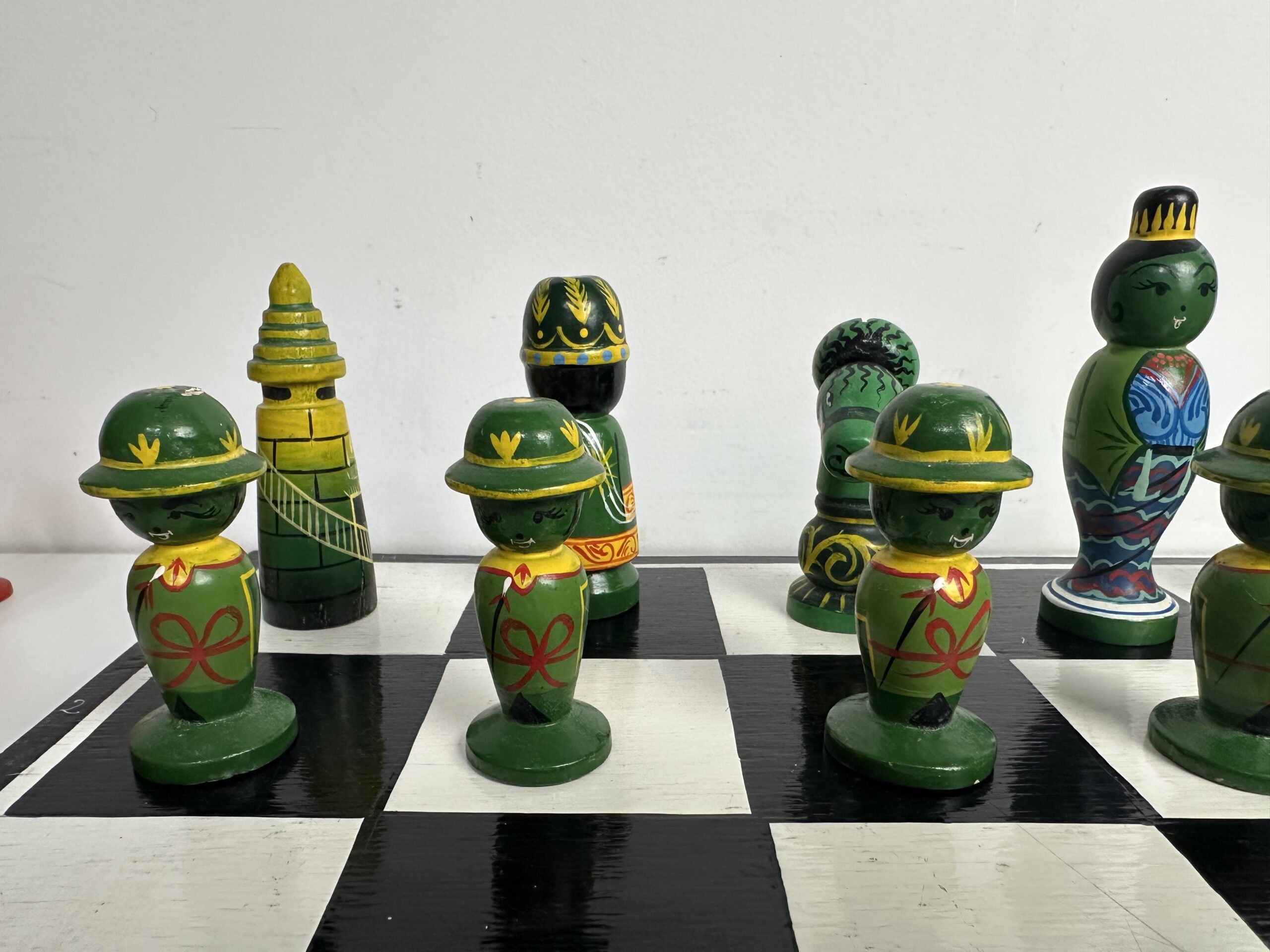 Jeu d’échecs ancien artisanal en bois – Image 10