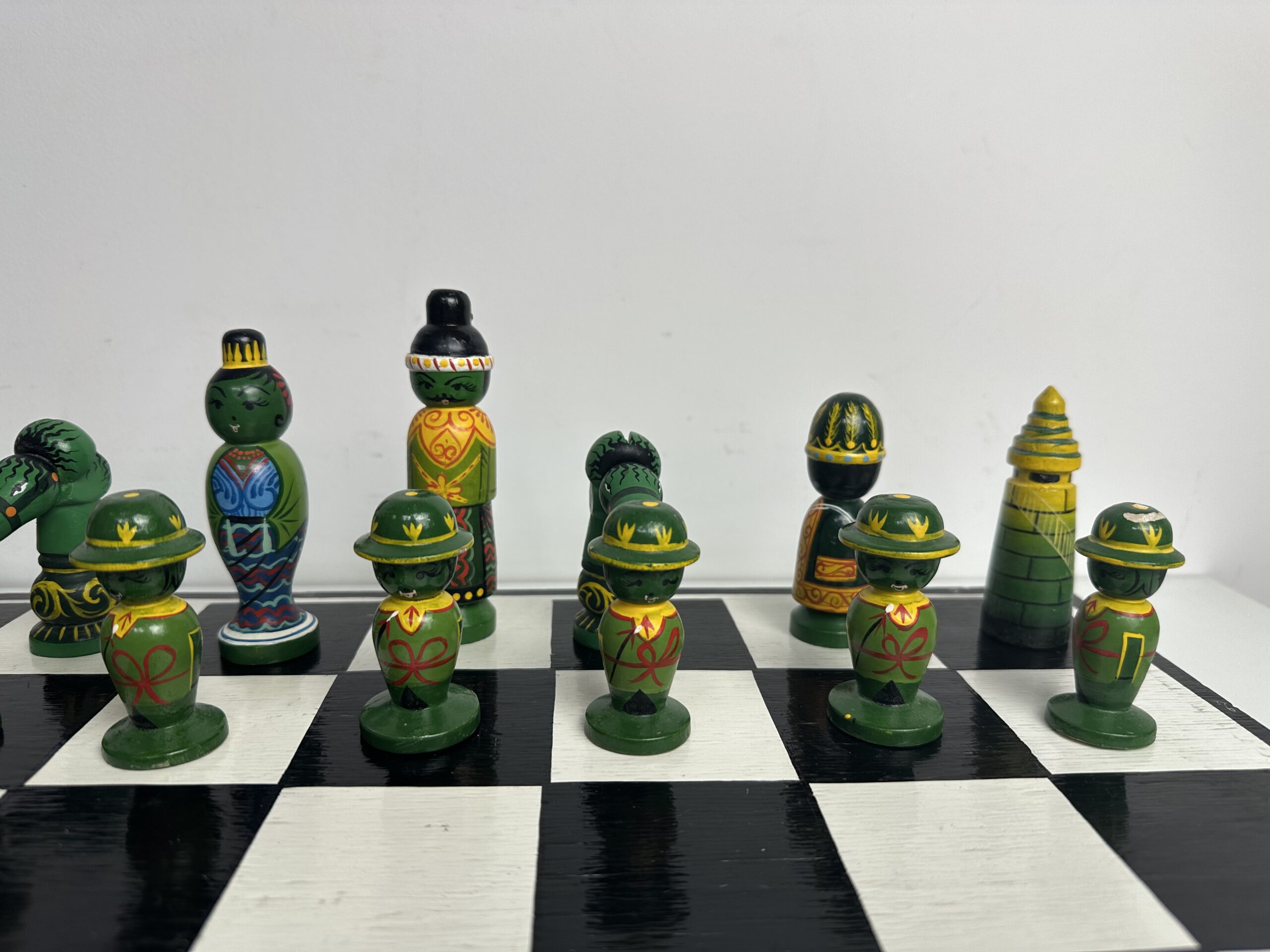 Jeu d’échecs ancien artisanal en bois – Image 11
