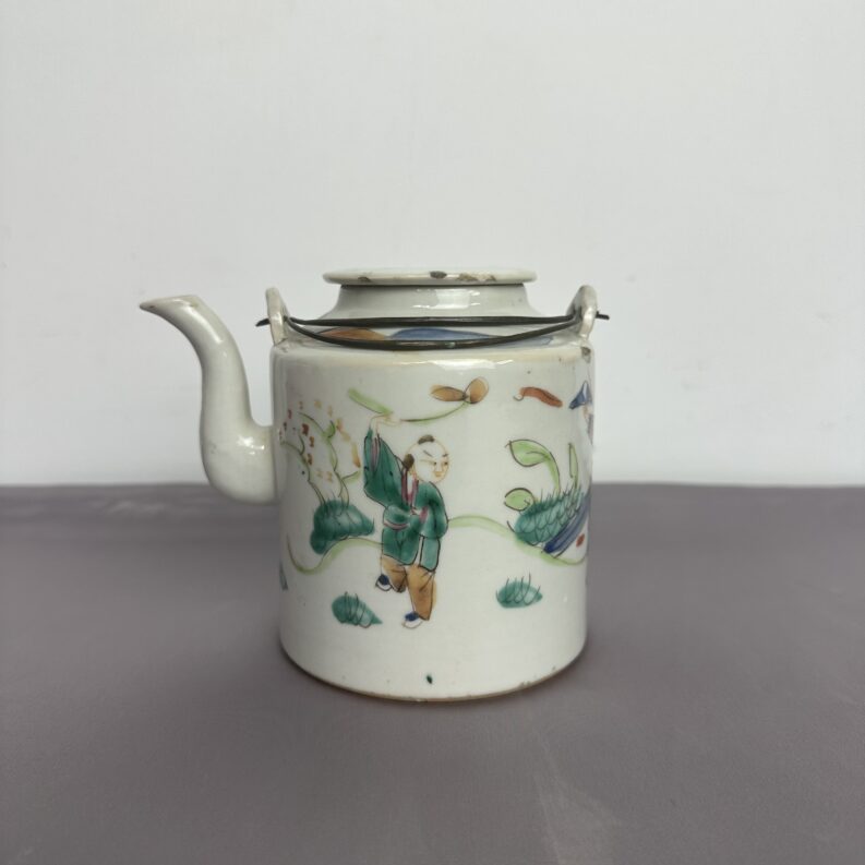 Ancienne théière chinoise en porcelaine