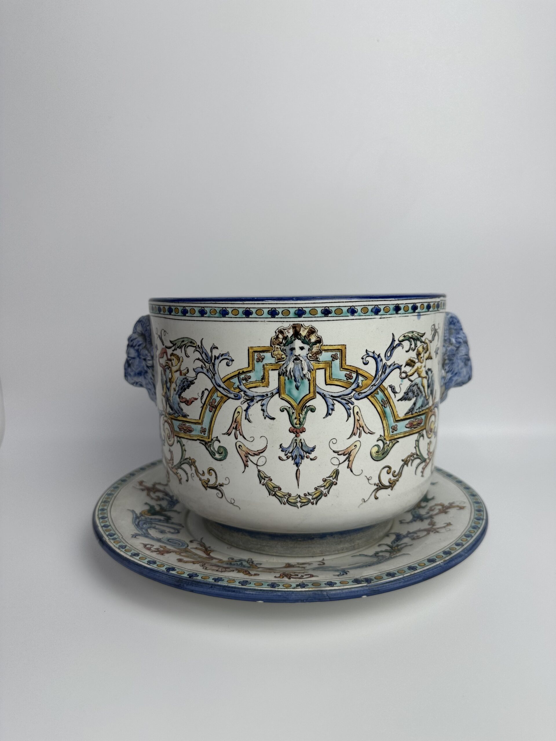 Cache pot ancien Gien en faïence Style Renaissance – Image 2