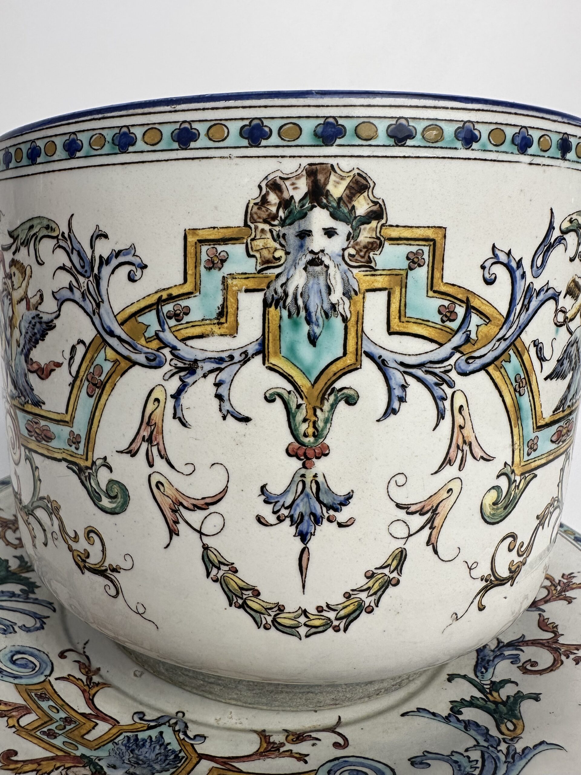 Cache pot ancien Gien en faïence Style Renaissance – Image 3