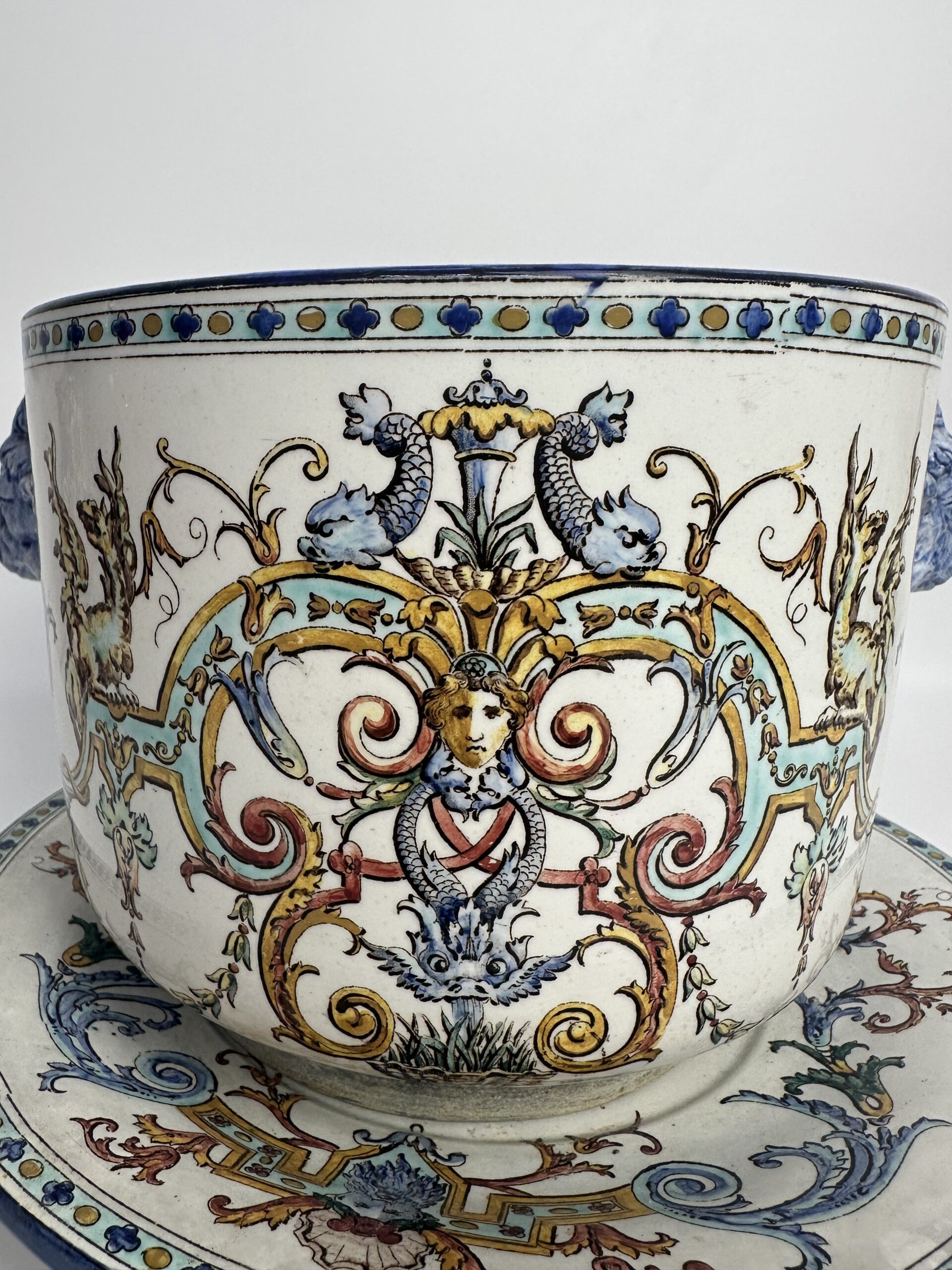 Cache pot ancien Gien en faïence Style Renaissance – Image 5