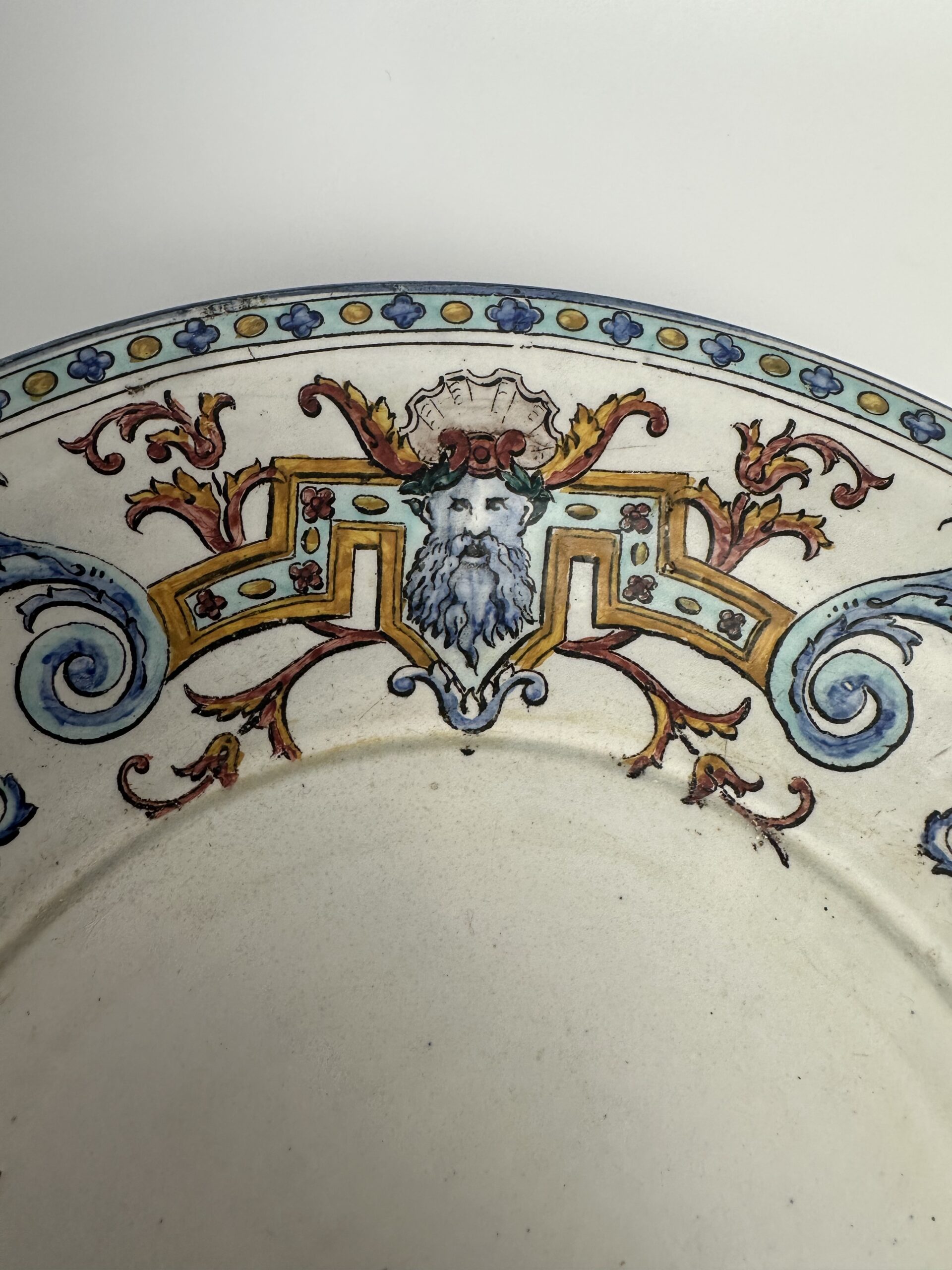 Cache pot ancien Gien en faïence Style Renaissance – Image 10