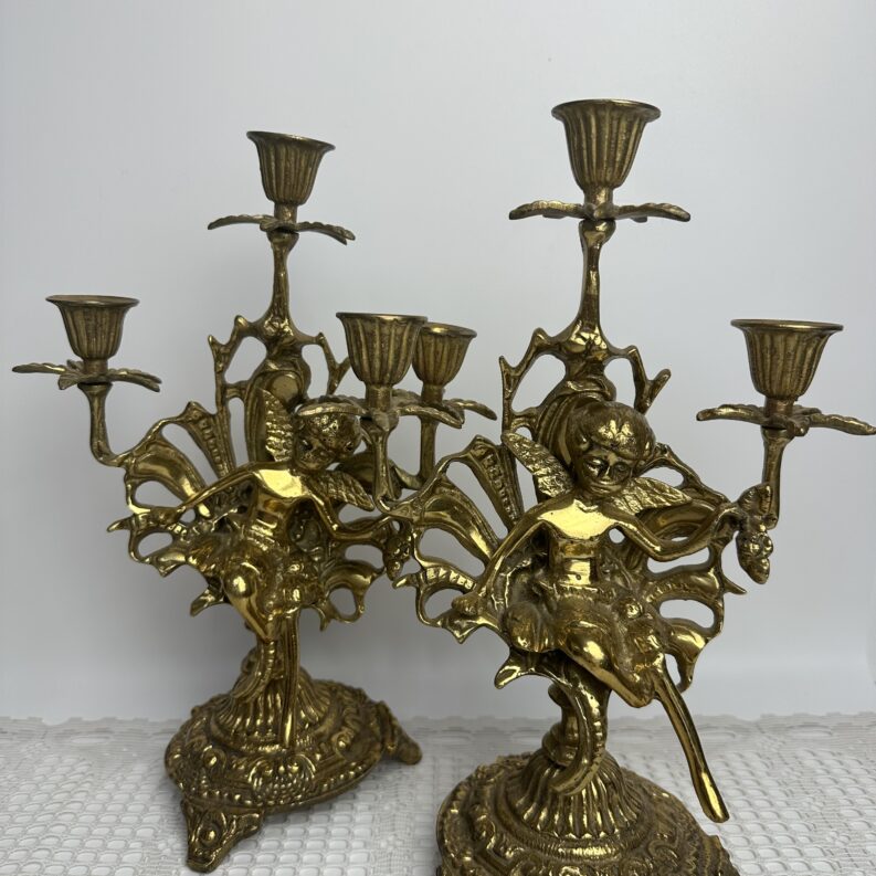Paire de bougeoirs anciens en laiton