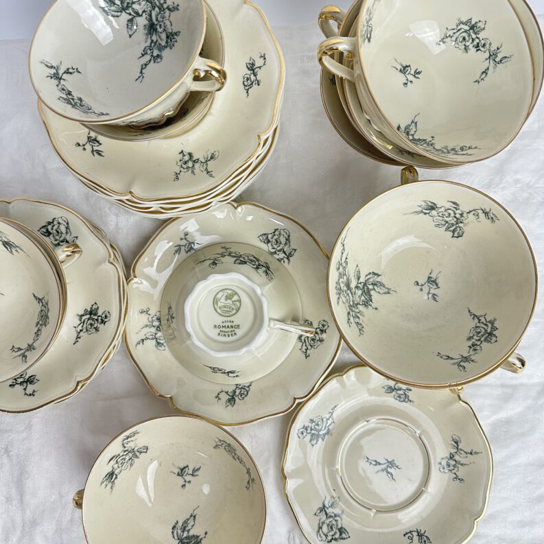Service porcelaine de Limoges Singer décor Romance