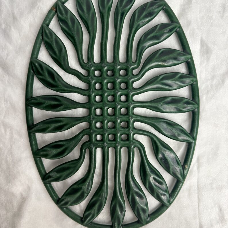 Dessous de plat Invicta France en fonte vintage verte
