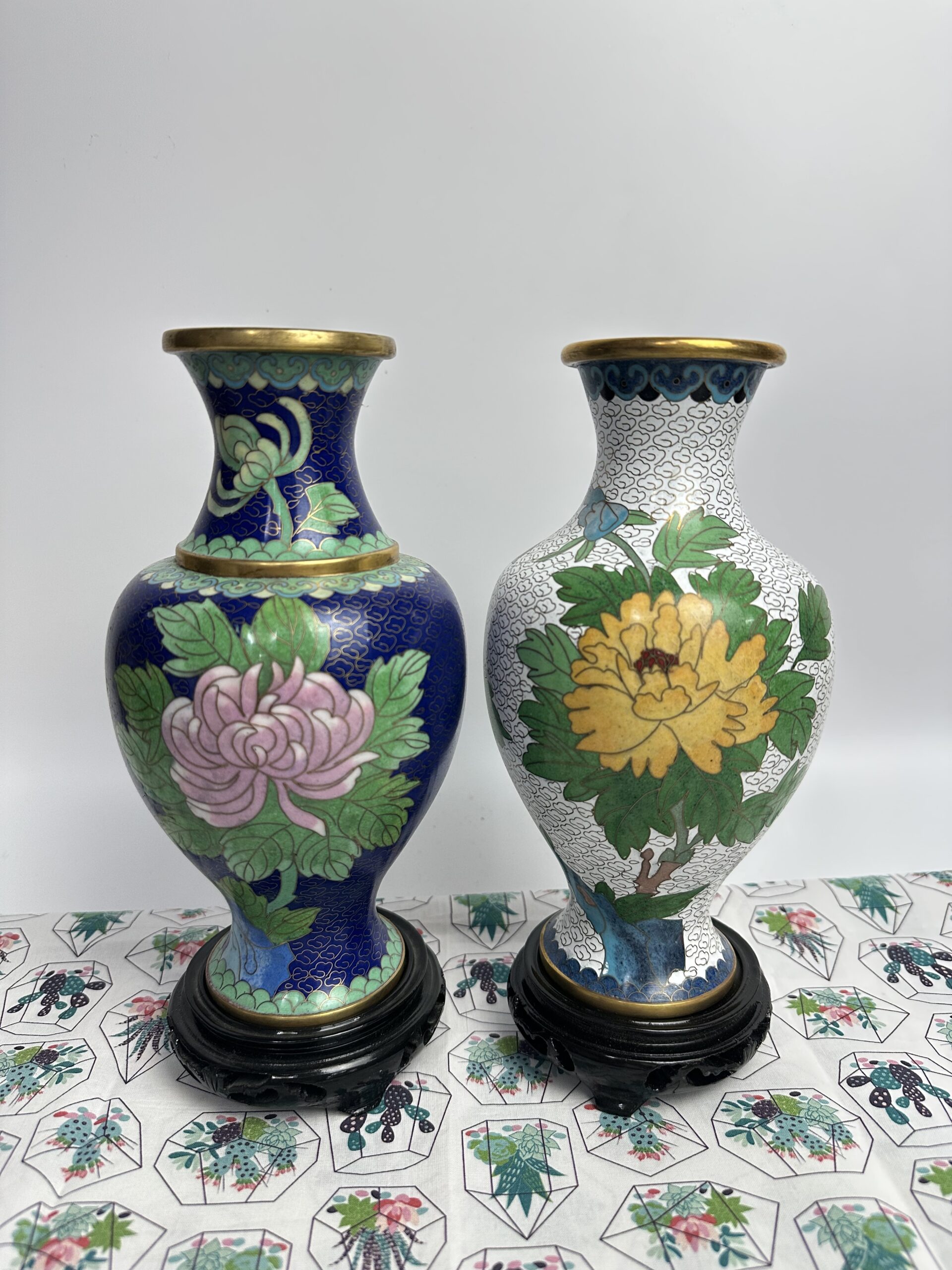 Duo de vases cloisonnés chinois