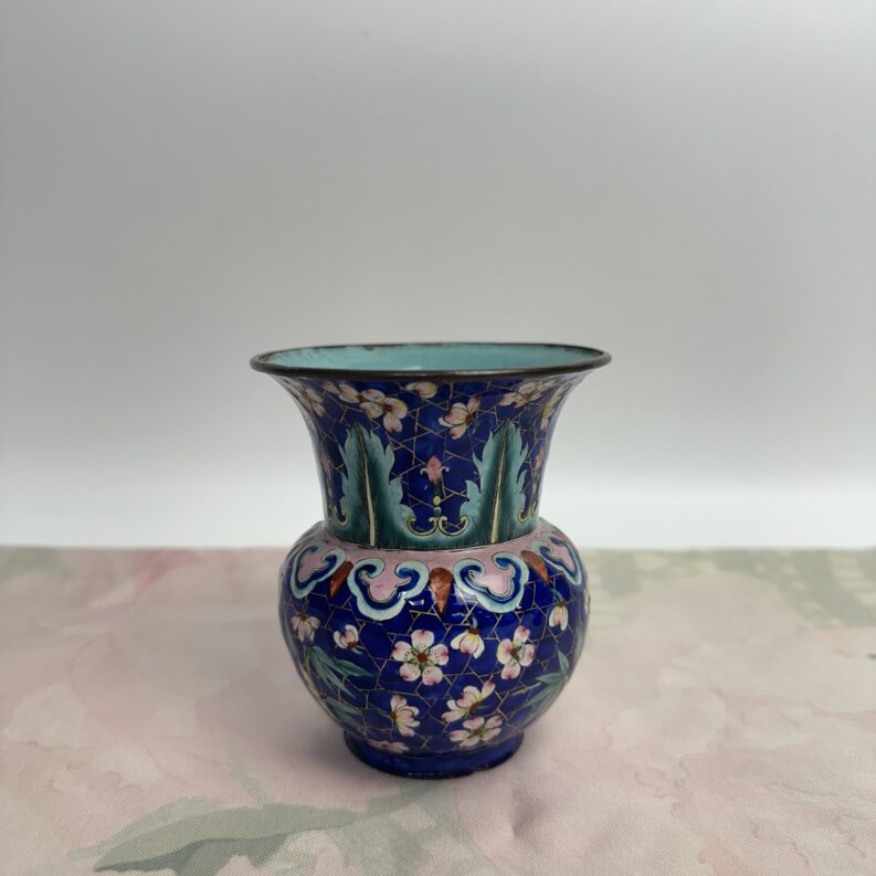 Petit vase chinois en émail cloisonné
